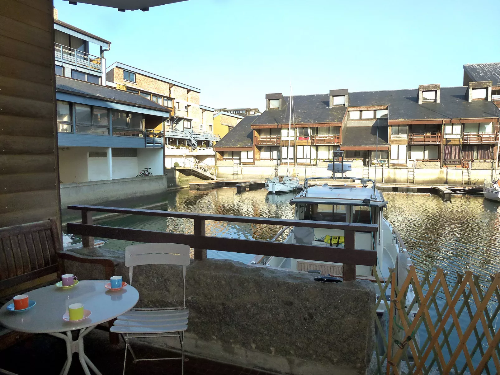 Les Marinas-Outside