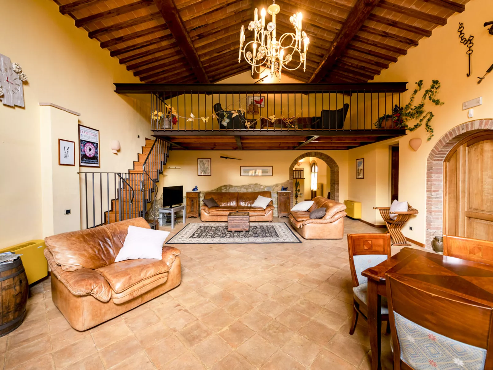 Vineyard View-Inside