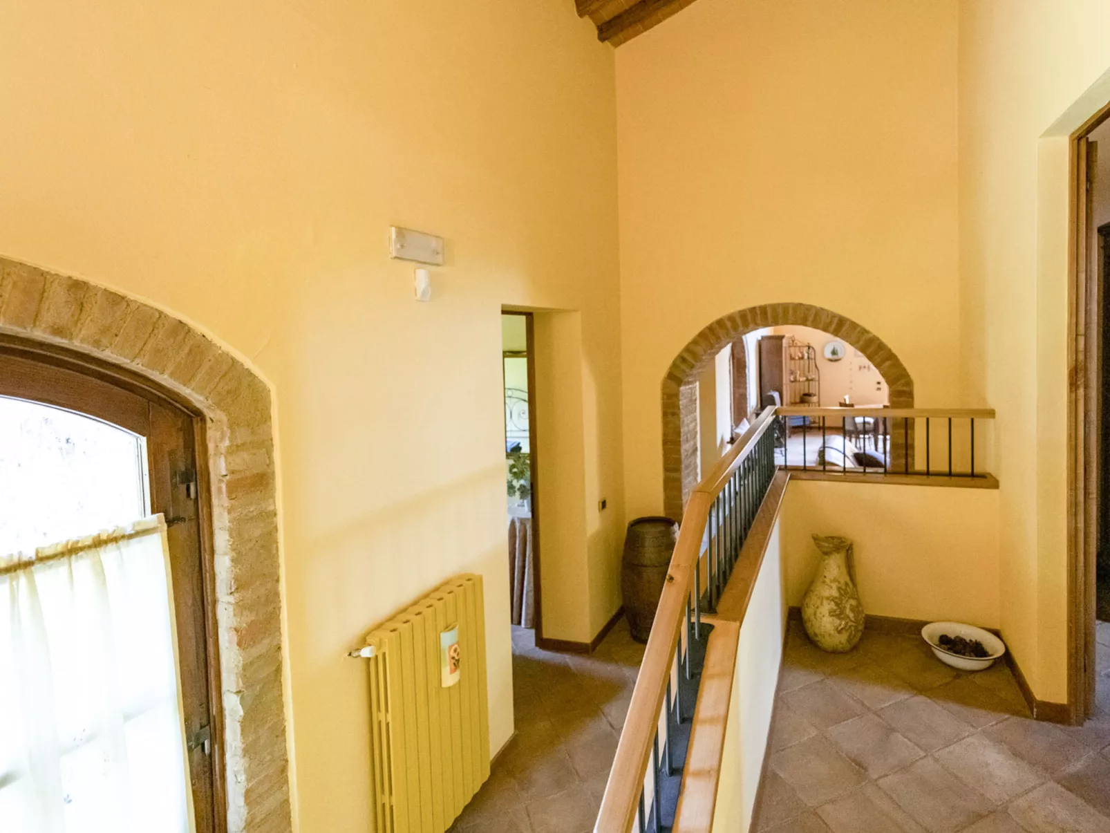 Vineyard View-Inside