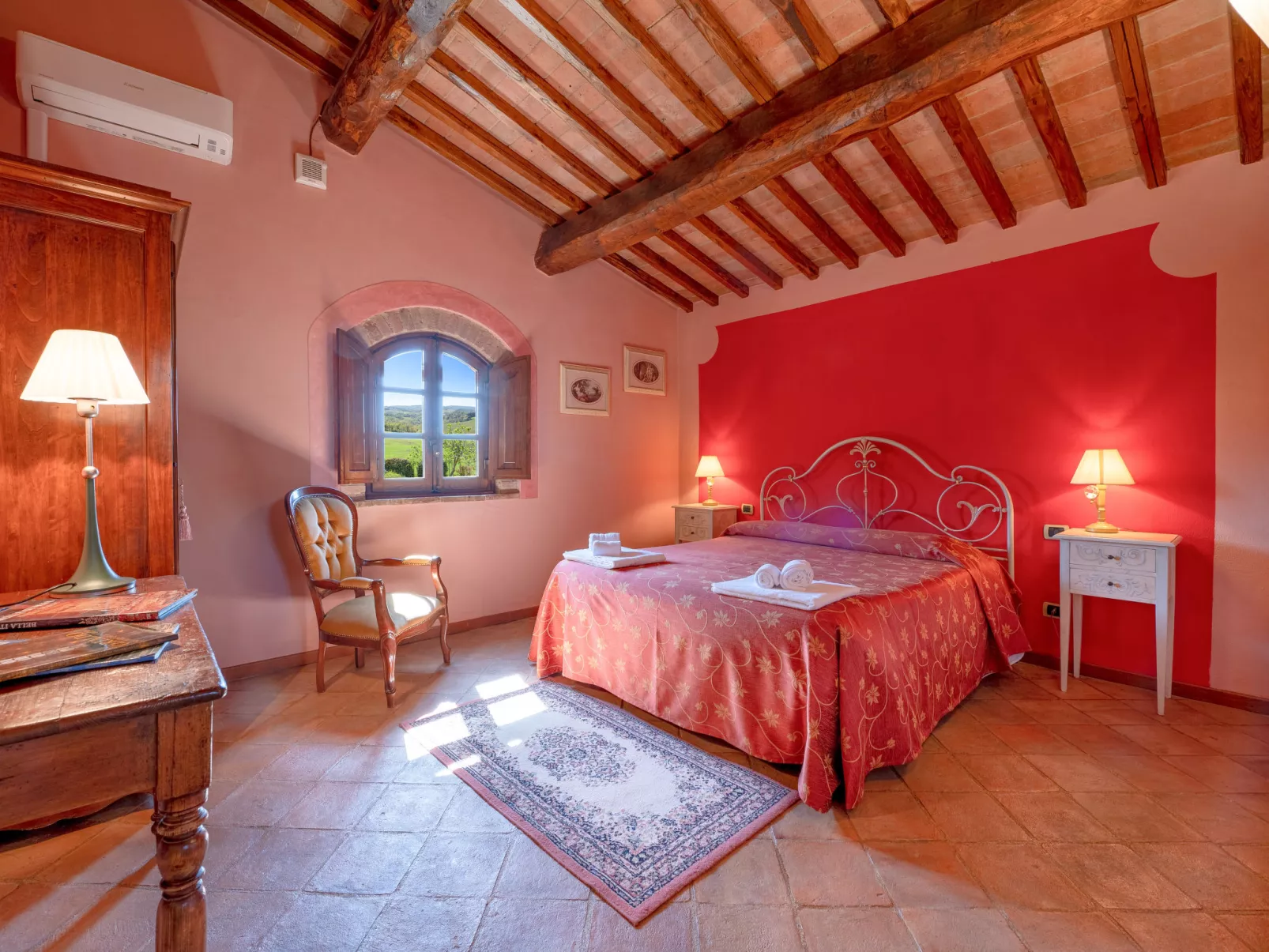 Vineyard View-Inside