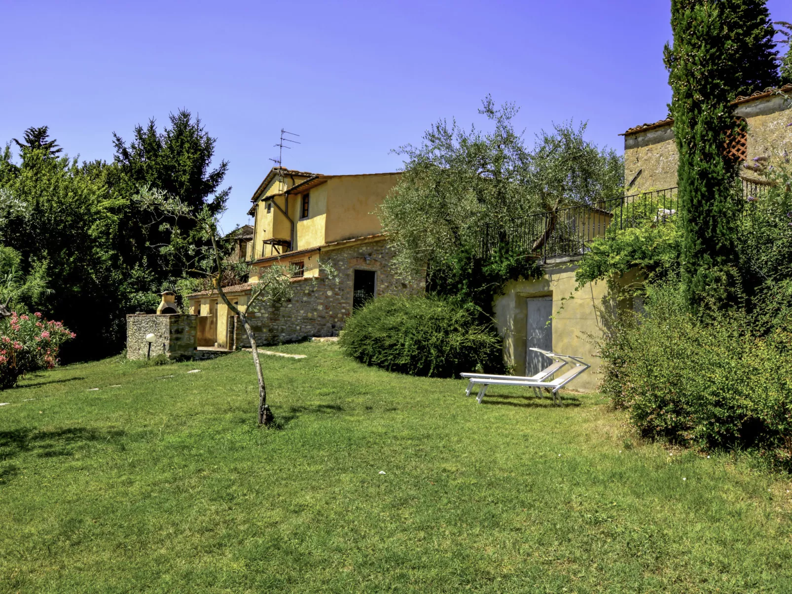 Casa delle Fiabe-Outside
