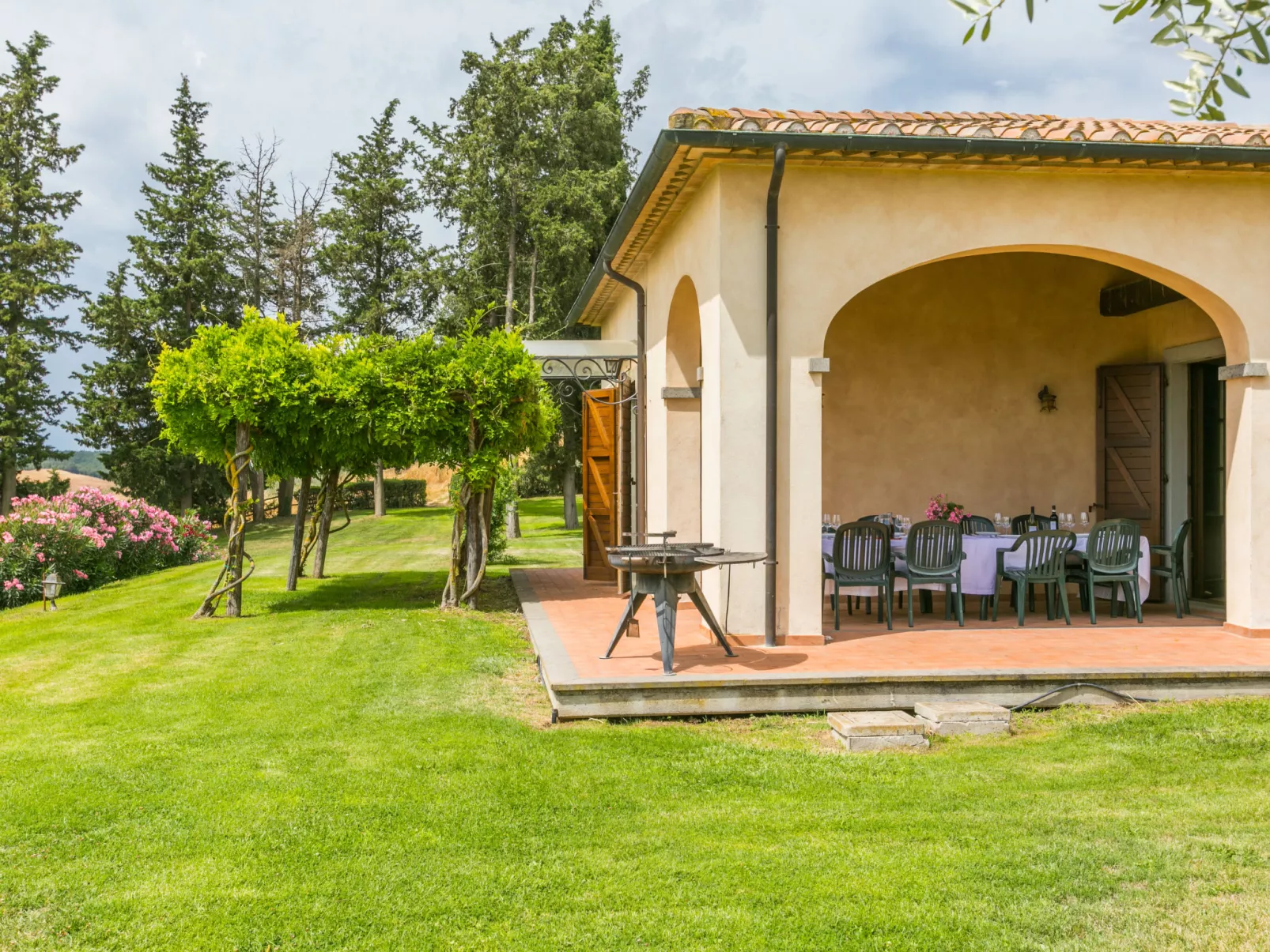 Casa dell'Arco-Outside
