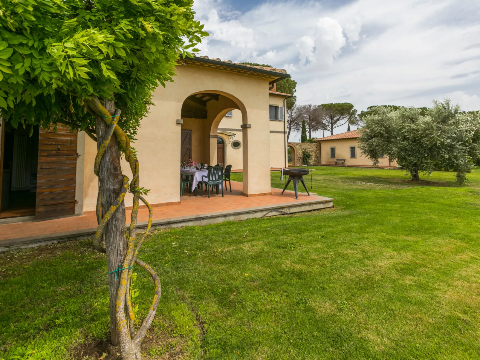 Casa dell'Arco-Outside