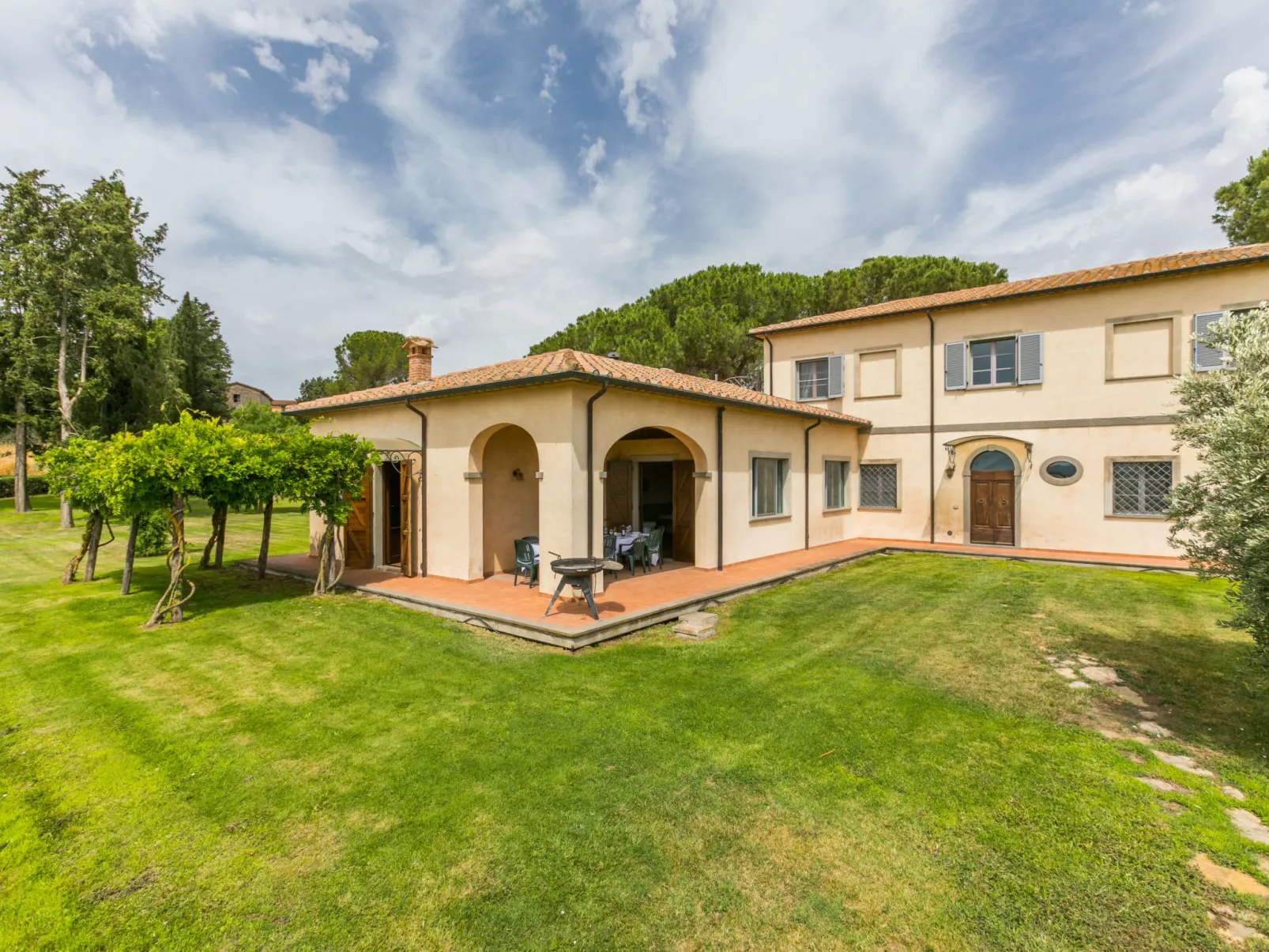 Casa dell'Arco-Outside