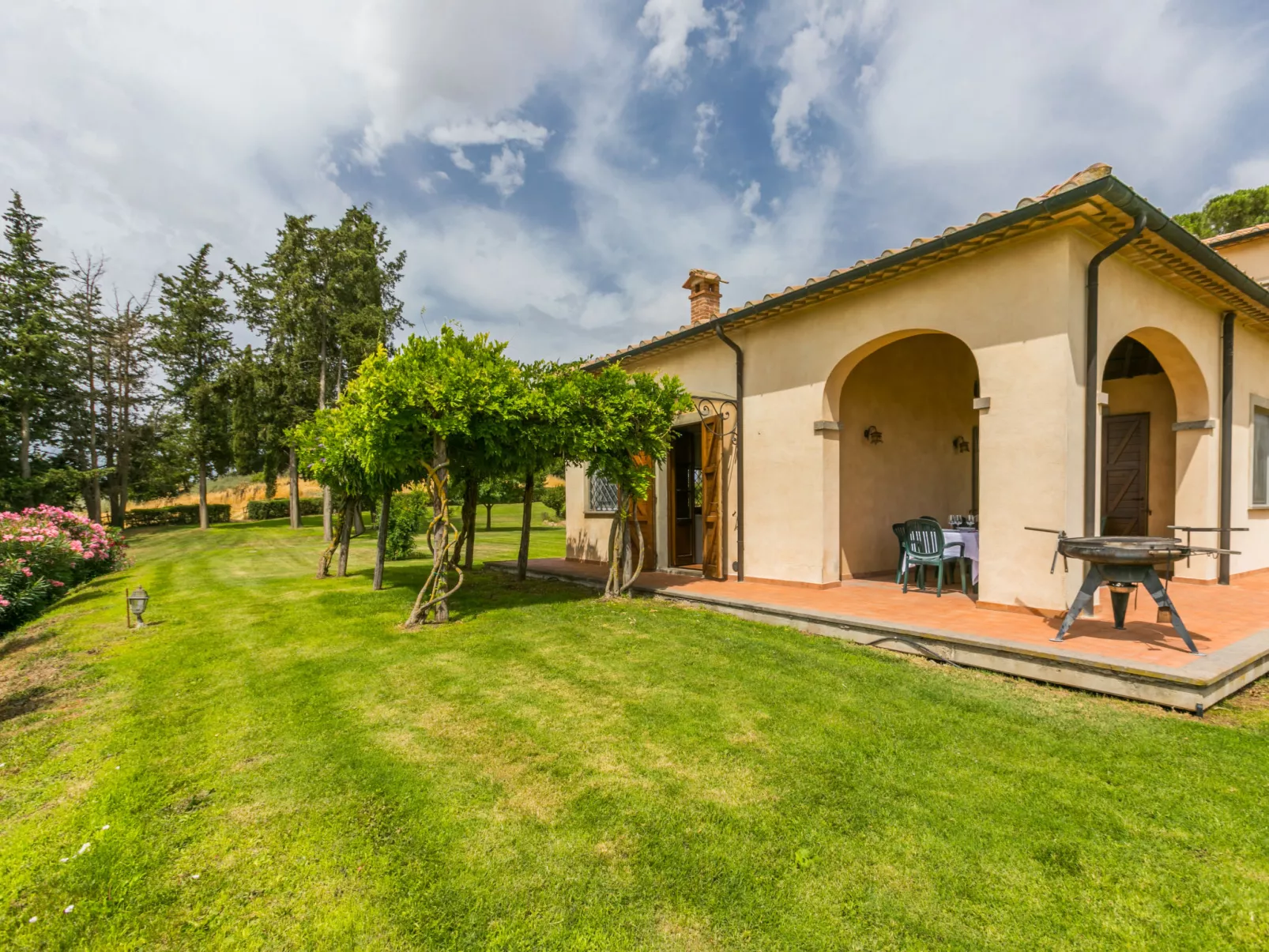 Casa dell'Arco-Outside