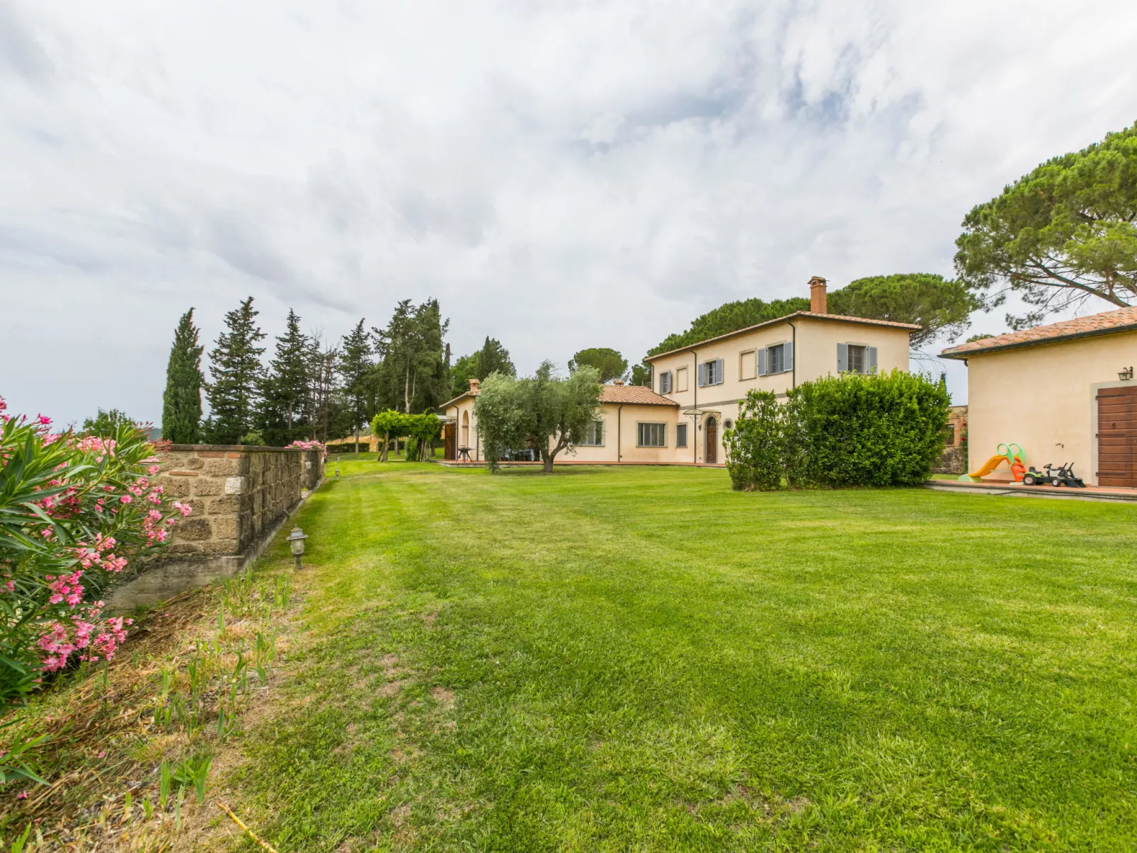 Casa dell'Arco-Outside