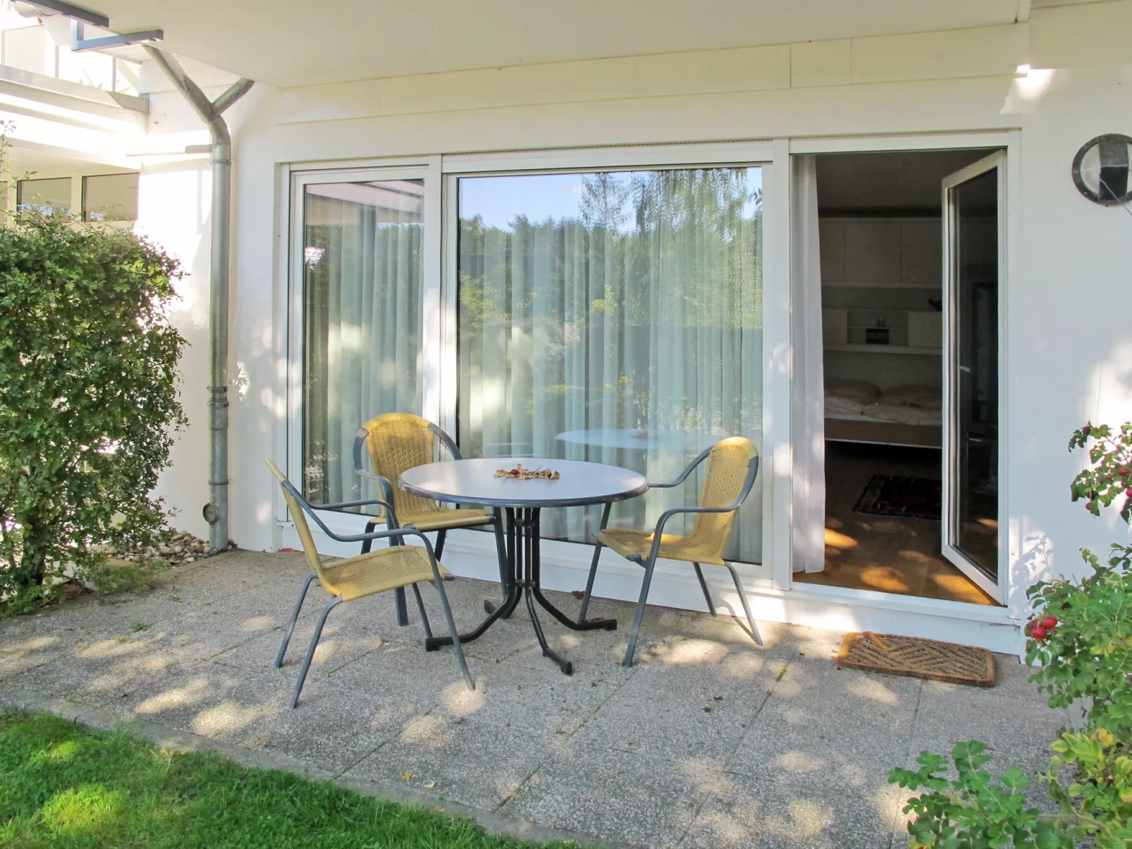 Glowe (GLW650)-Outside