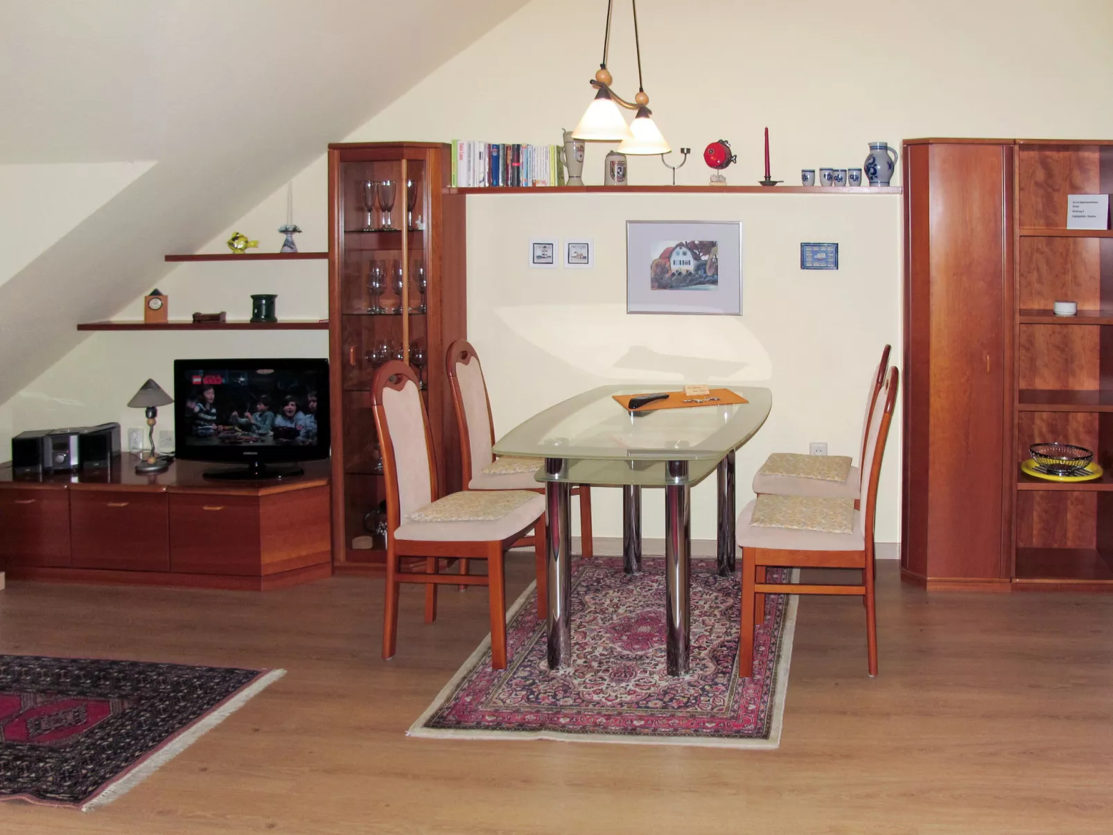 Glowe (GLW651)-Inside