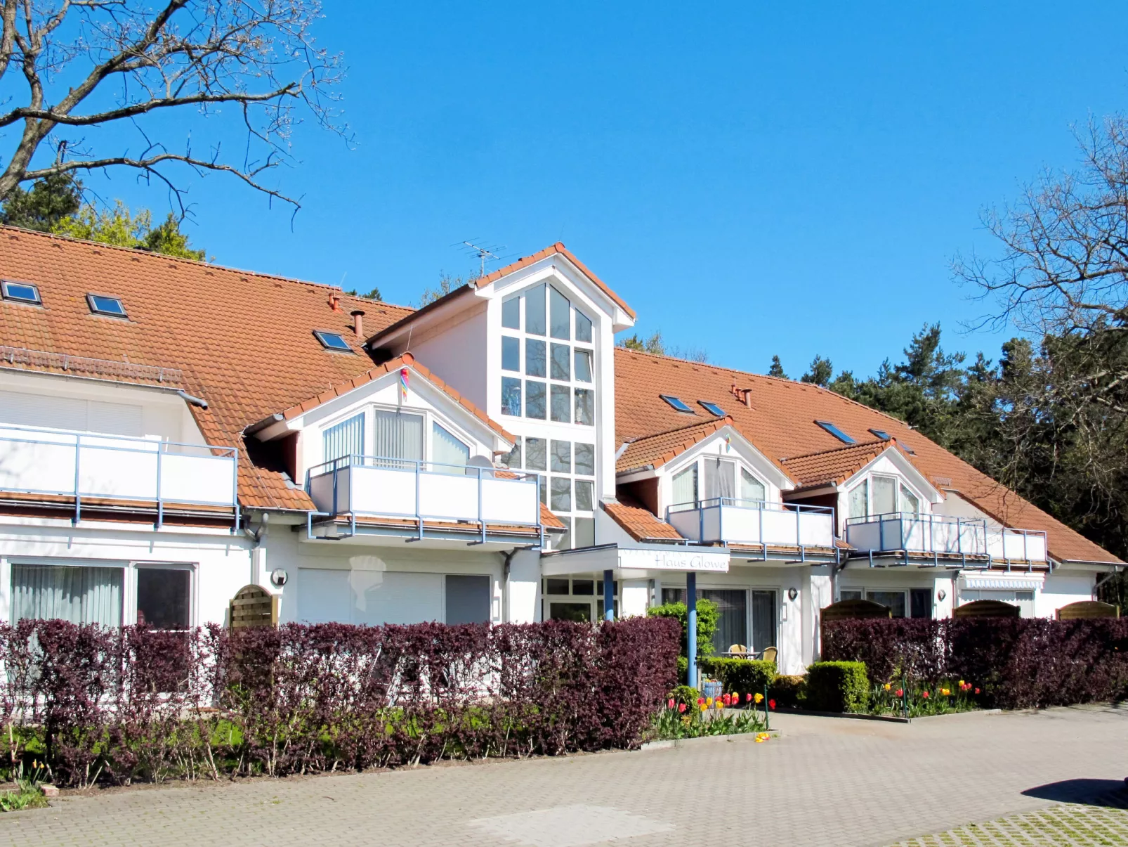 Glowe (GLW651)-Outside