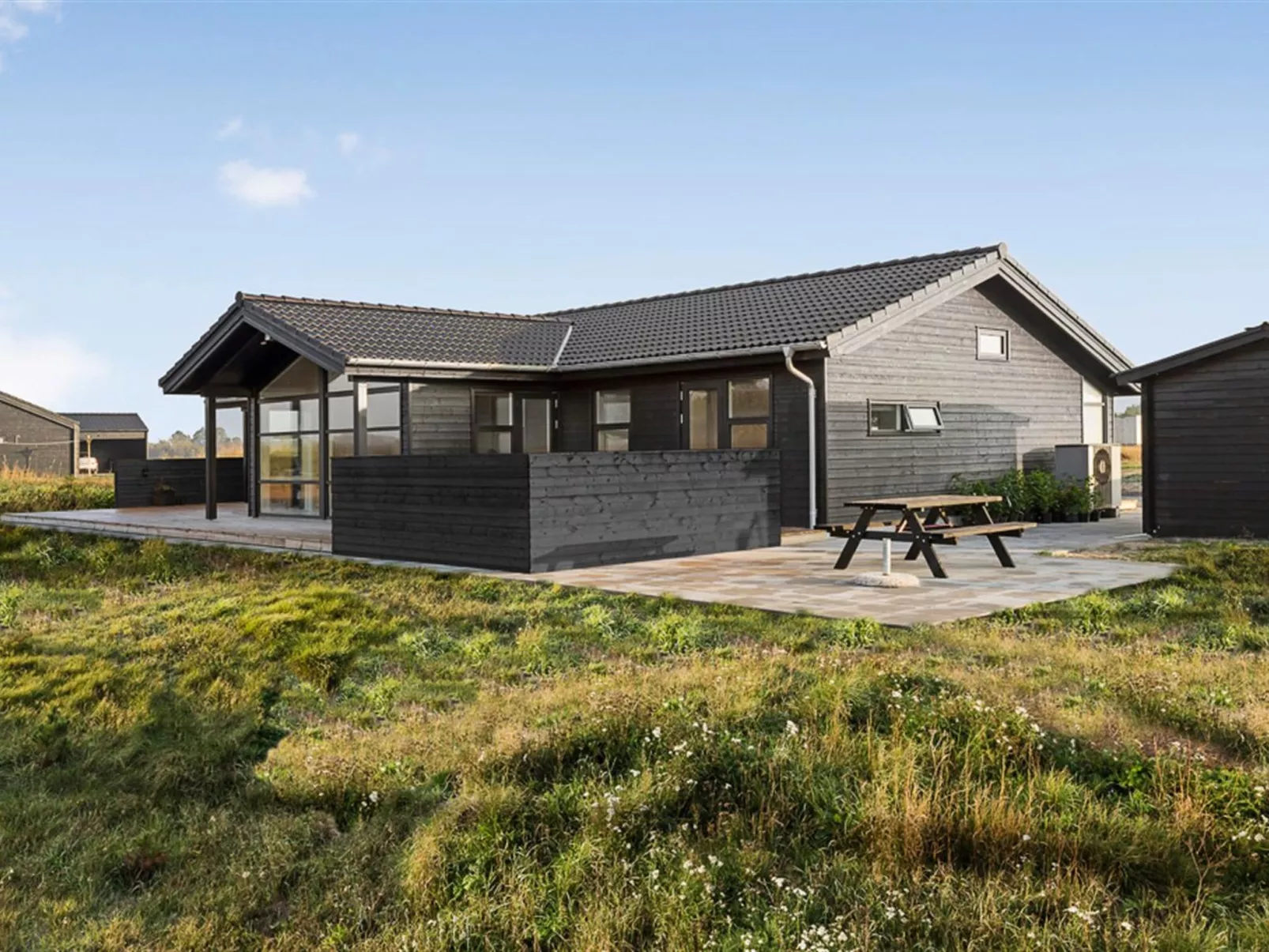 "Heriest" - 1.2km from the sea-Inside