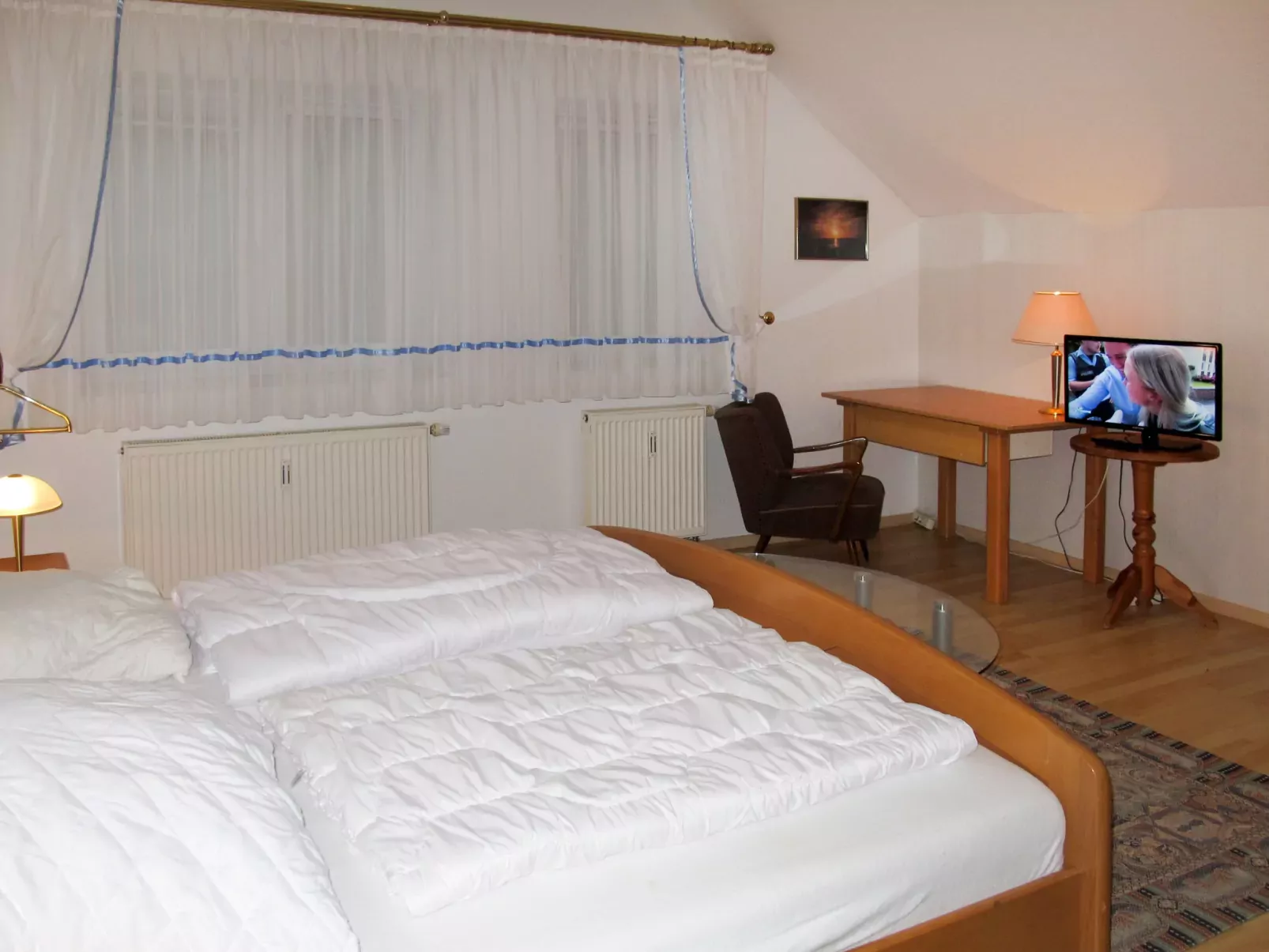 Glowe (GLW655)-Inside
