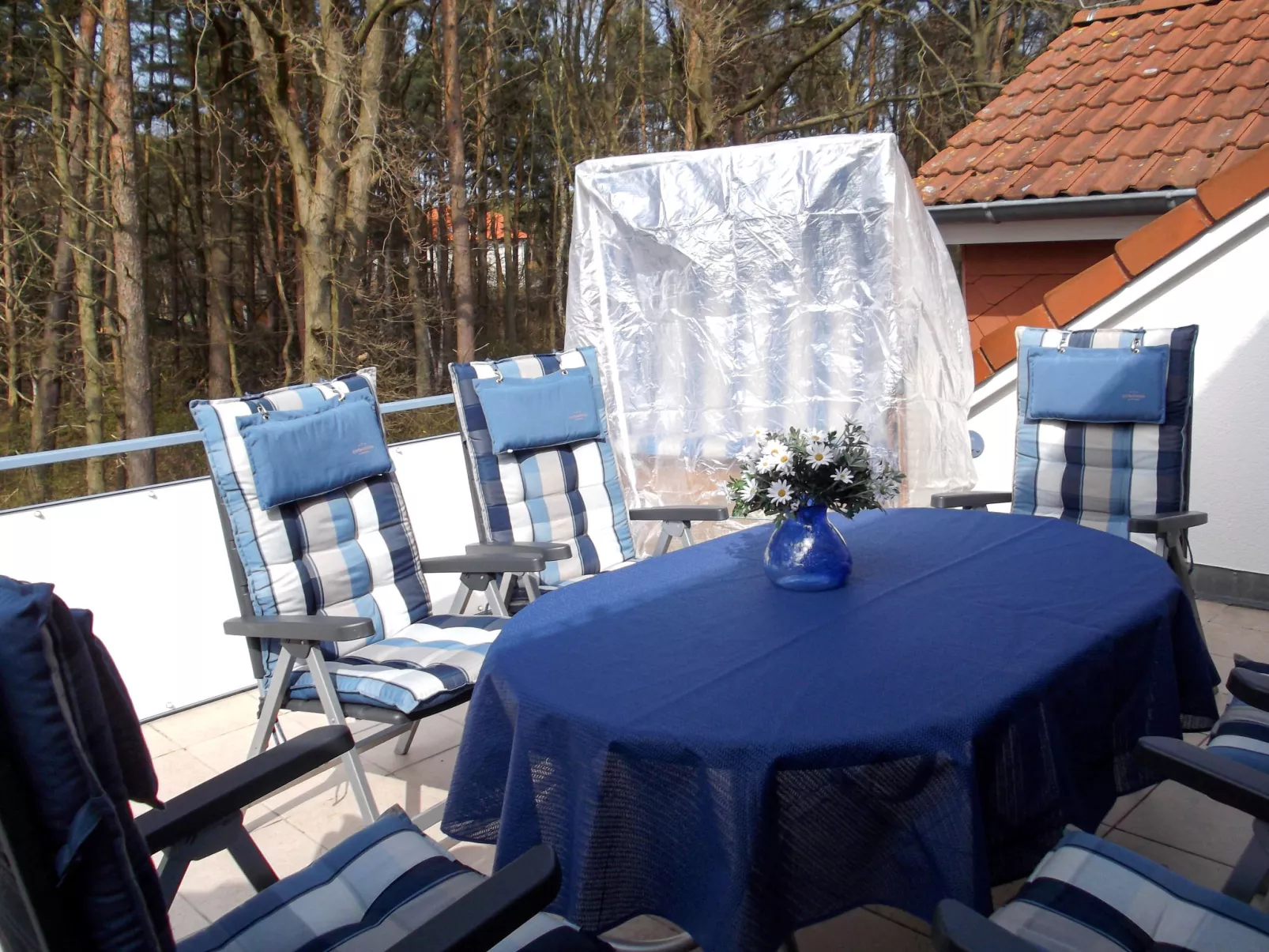 Glowe (GLW655)-Outside