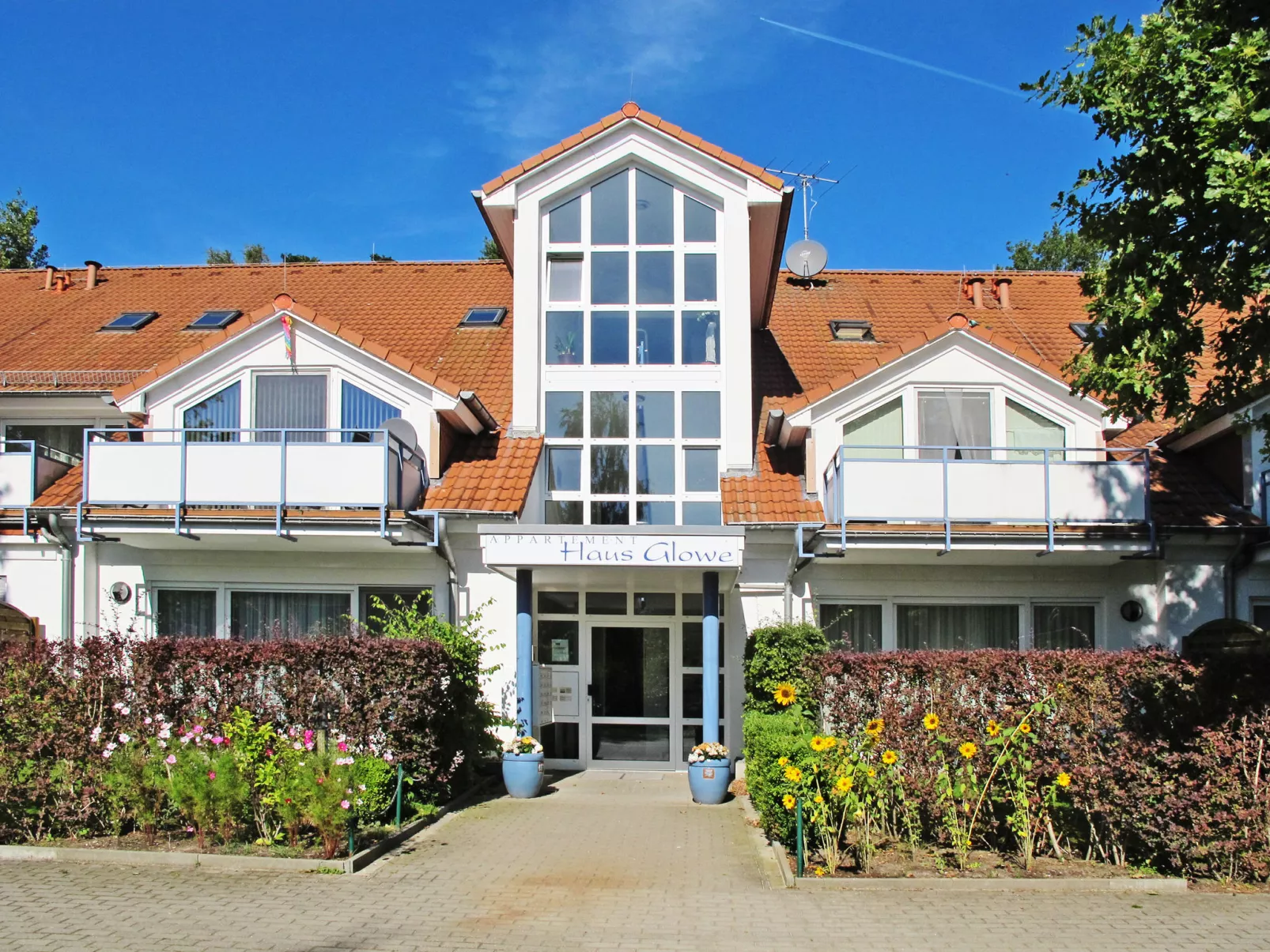 Glowe (GLW655)-Outside