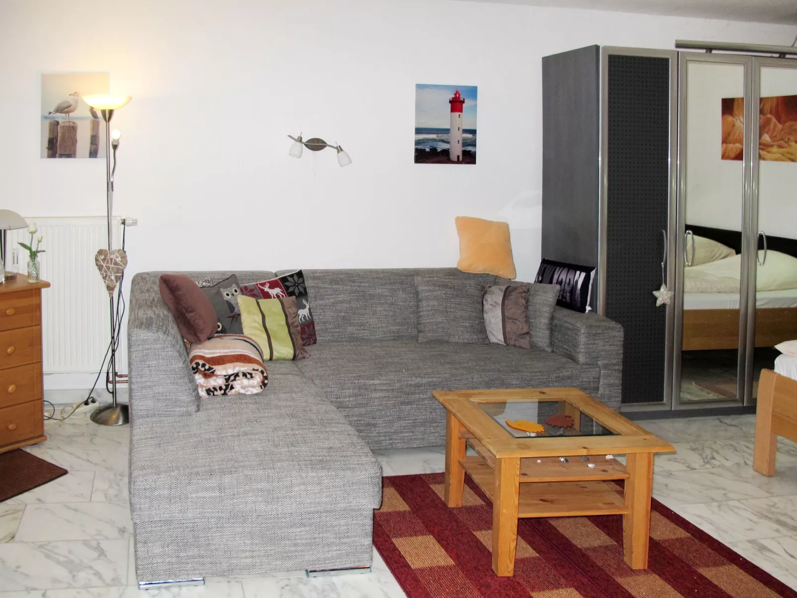 Glowe (GLW658)-Inside