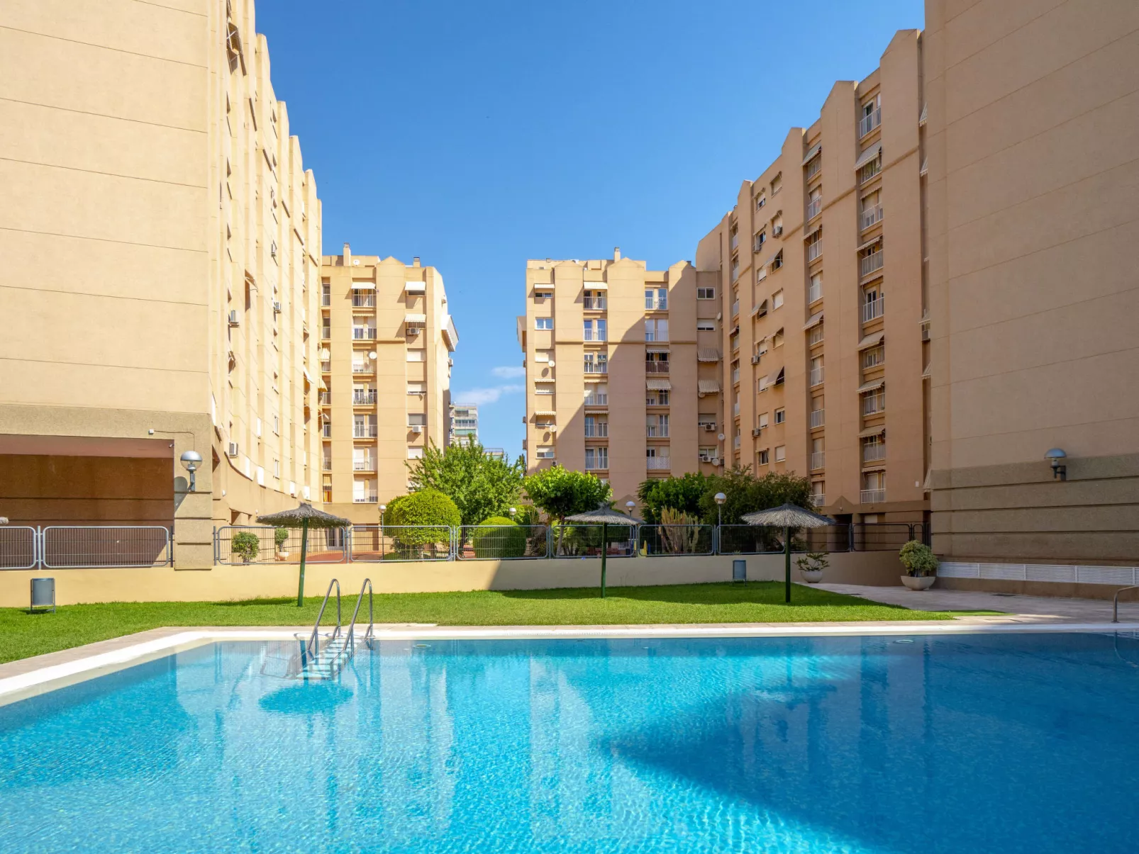 EssensacionesHome / Los Almendros-Outside