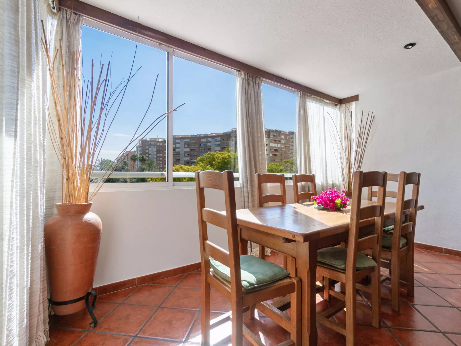 EssensacionesHome / Los Almendros-Inside