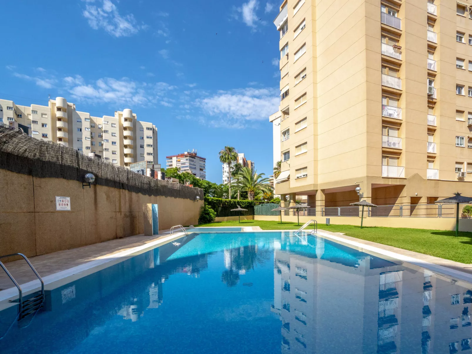 EssensacionesHome / Los Almendros-Outside