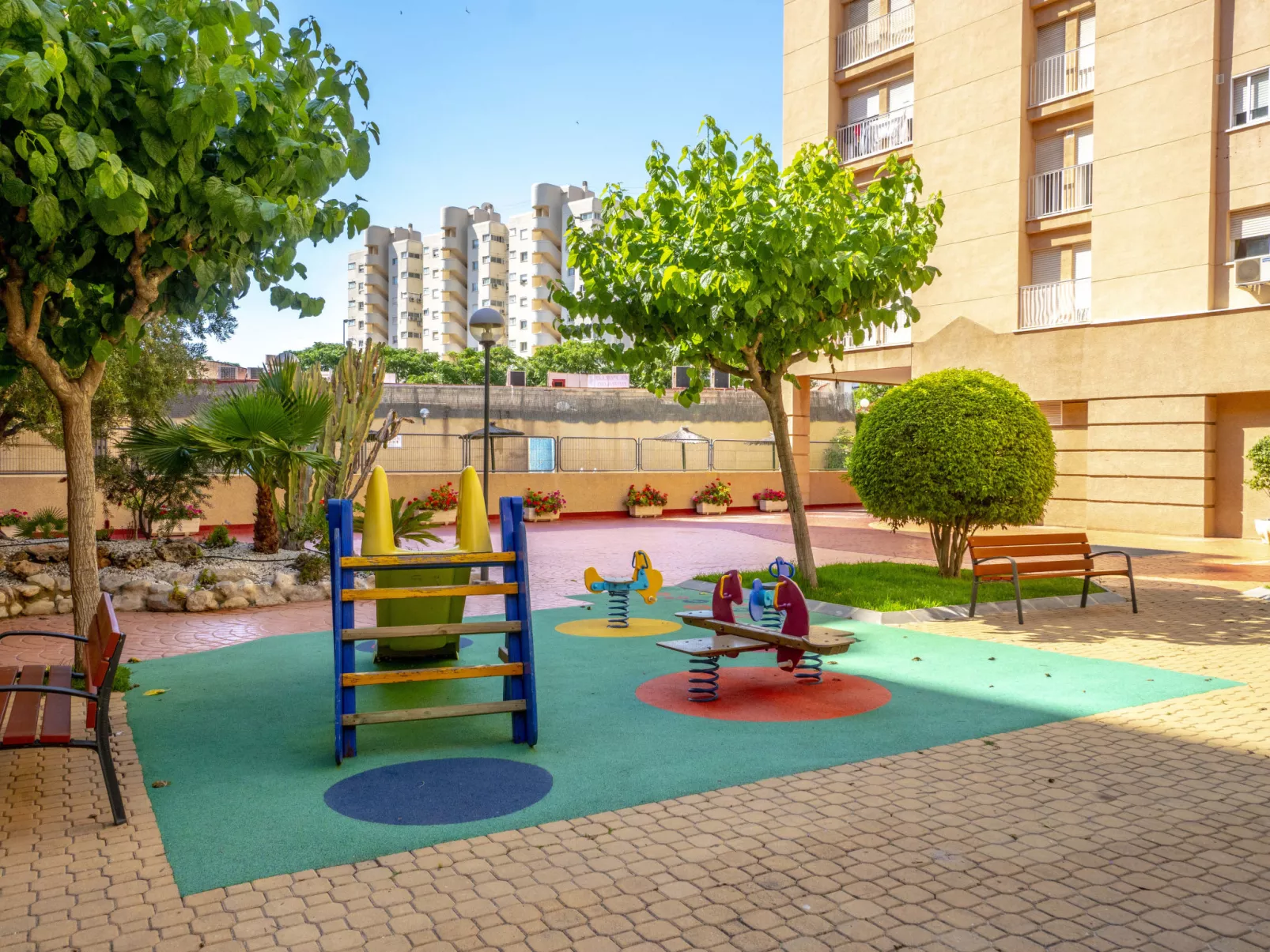 EssensacionesHome / Los Almendros-Outside