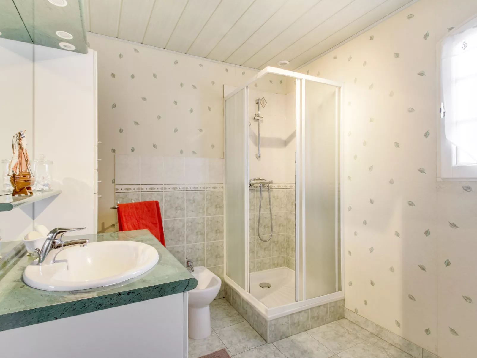Le Petit Biyou-Inside