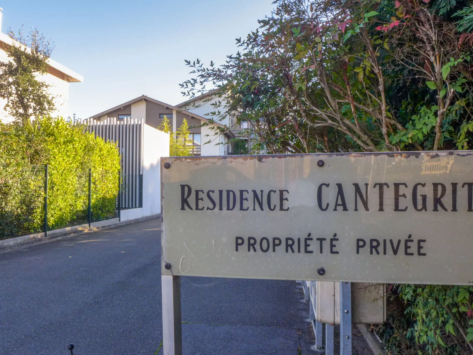 Cantegrit-Outside