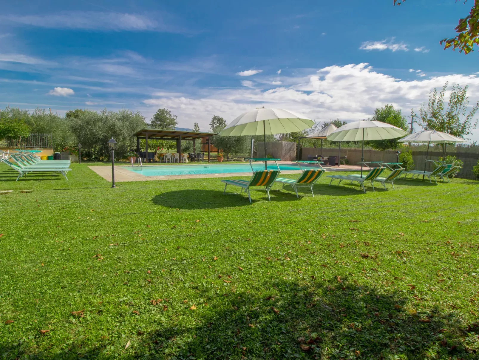 Le Rondini-Outside