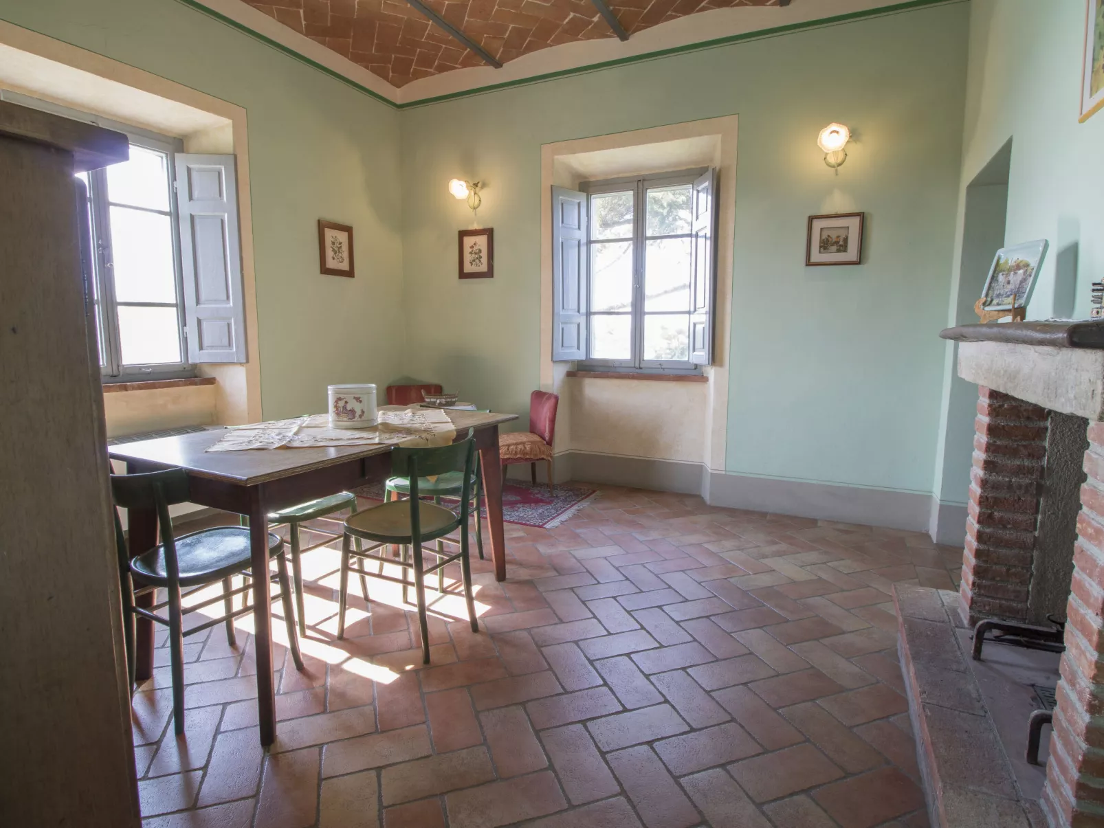 Le Rondini-Inside