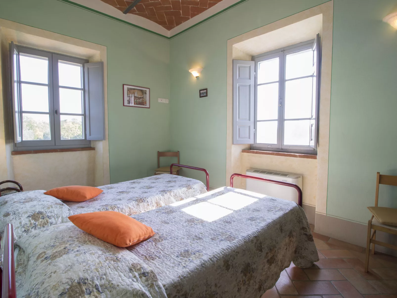 Le Rondini-Inside