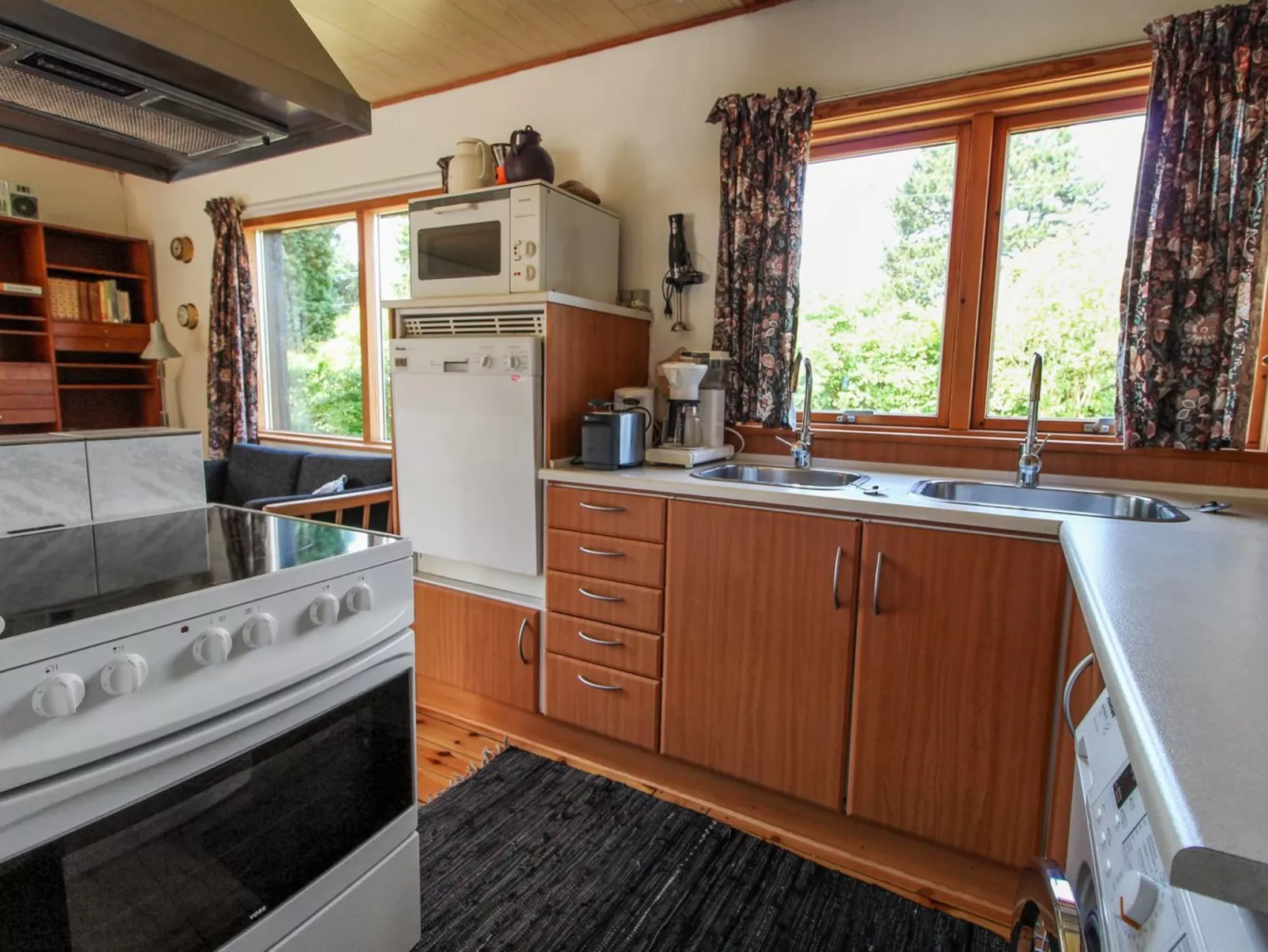 "Elida" - 300m from the sea-Inside