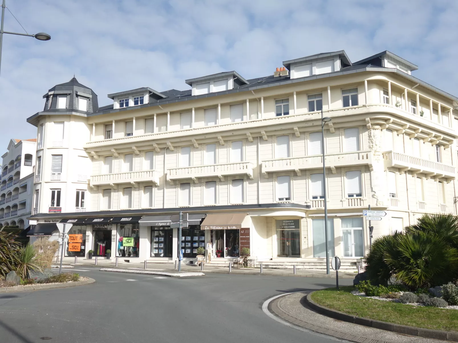 De la Plage et d'Angleterre-Outside