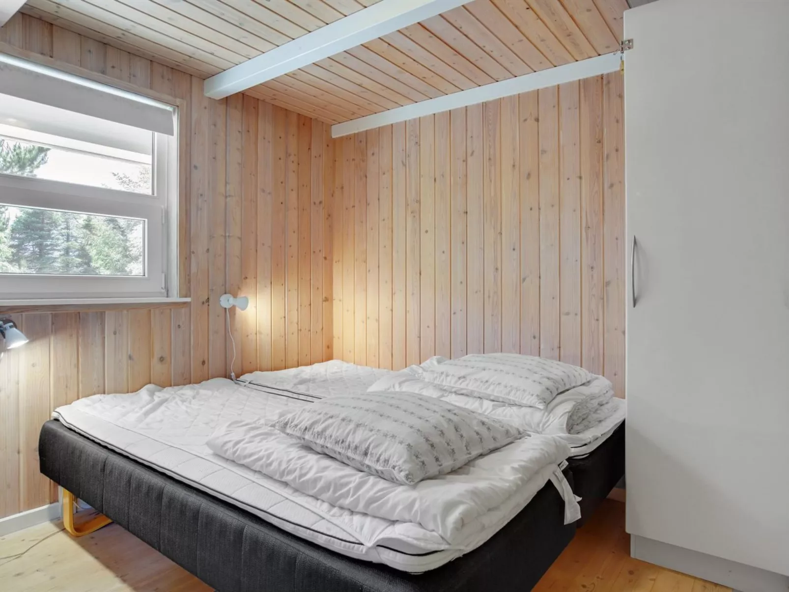 "Winder" - 1.3km from the sea-Inside