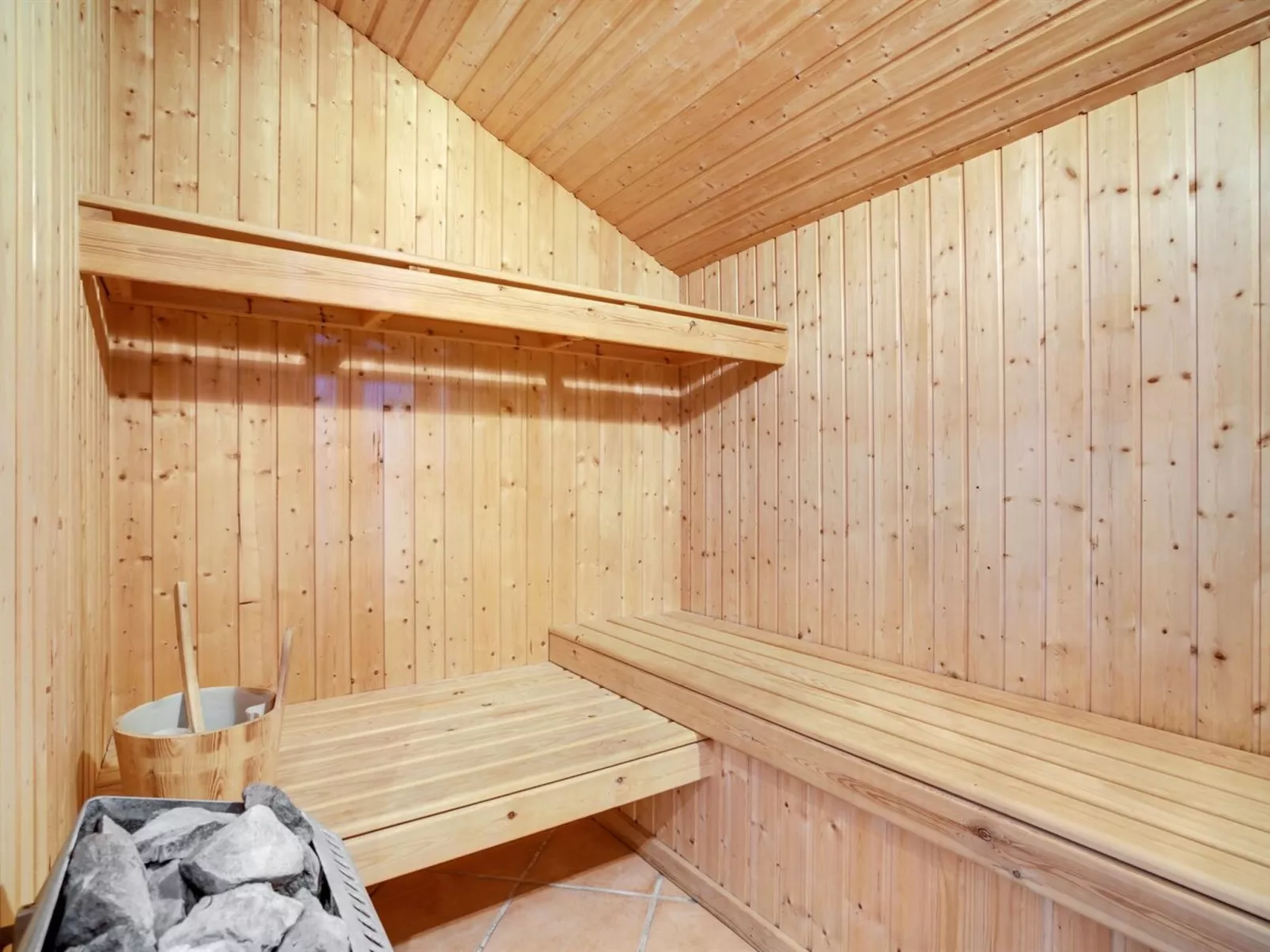 "Winder" - 1.3km from the sea-Inside
