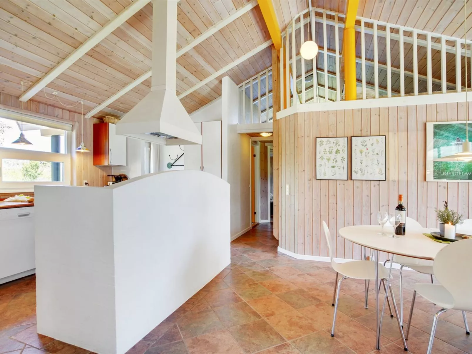"Winder" - 1.3km from the sea-Inside