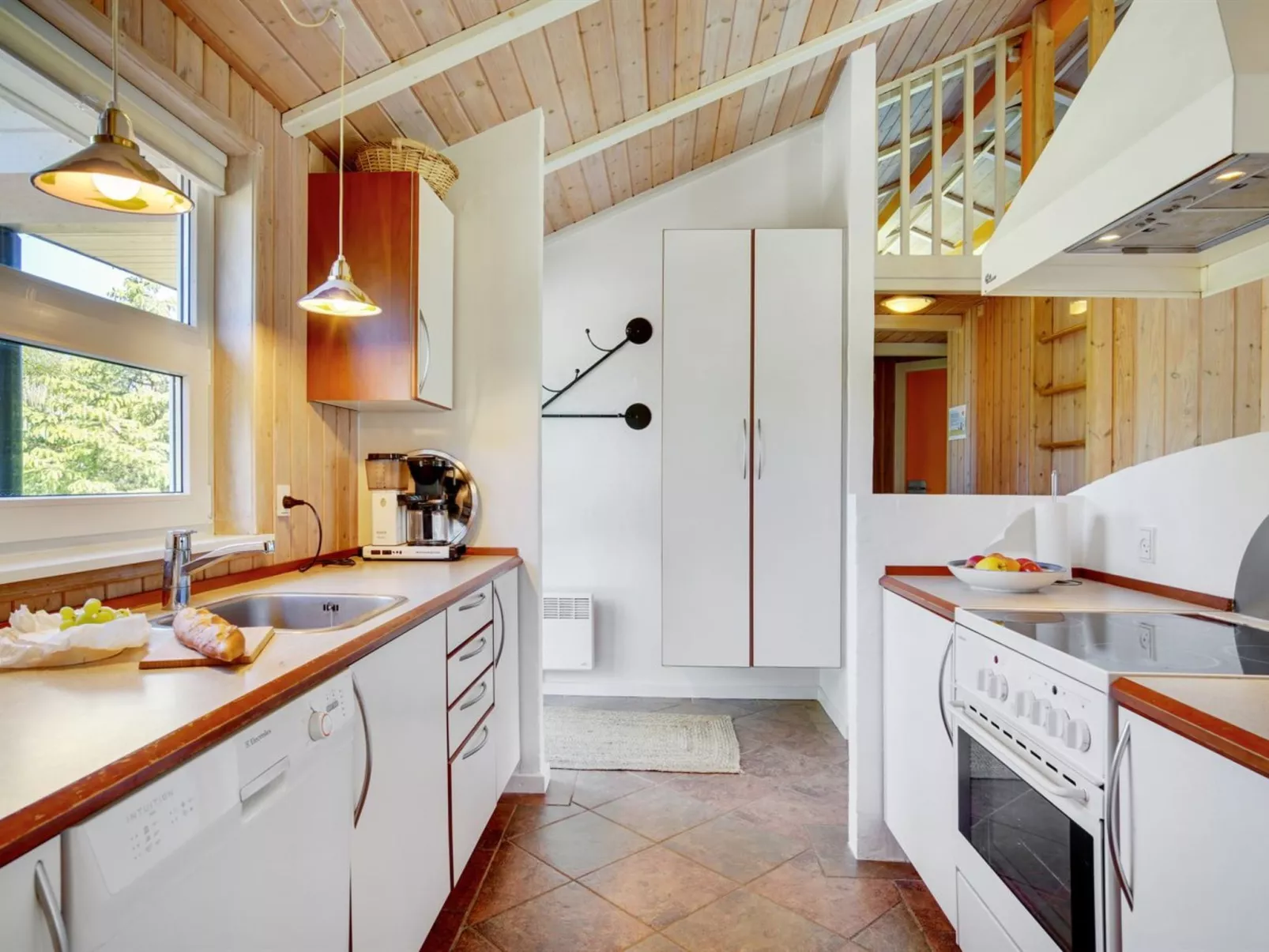 "Winder" - 1.3km from the sea-Inside