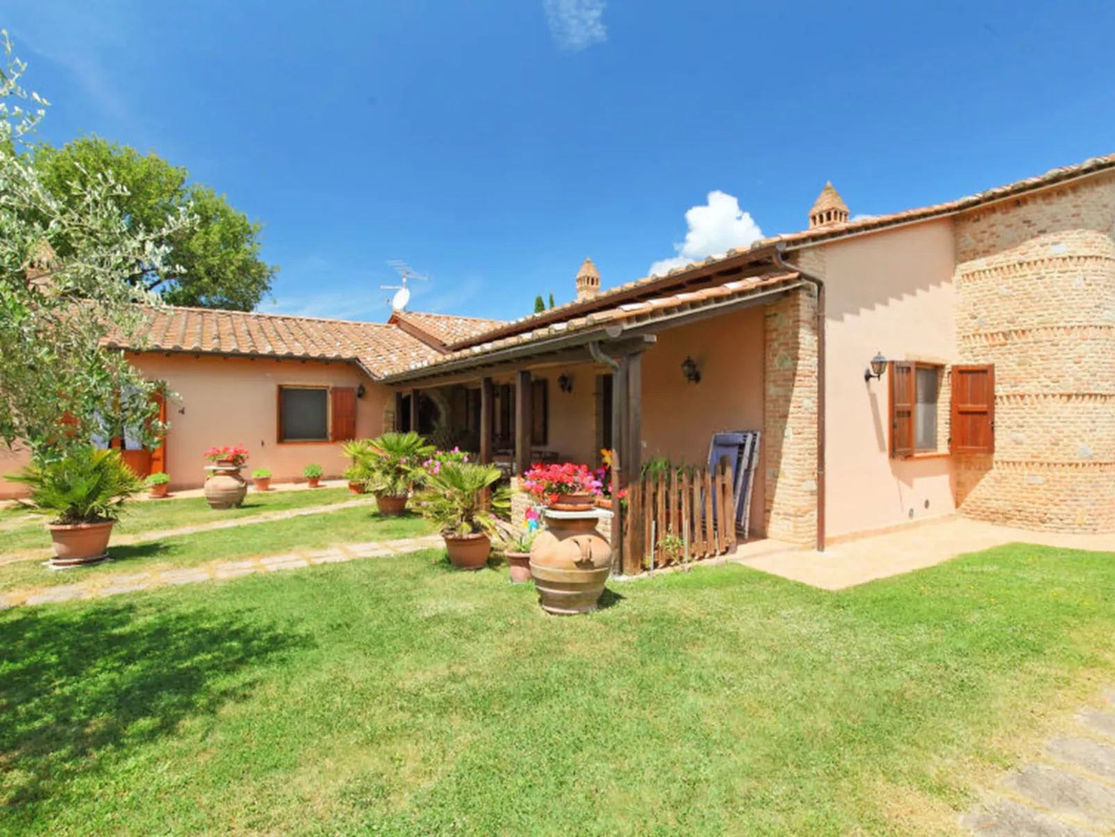 Villastrada-Outside