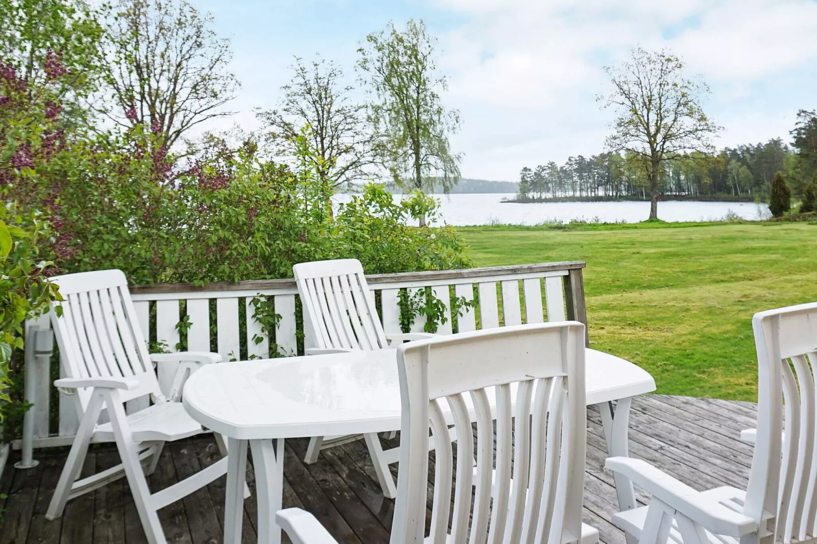 6 person holiday home in HOLSLJUNGA-By Traum-Water view