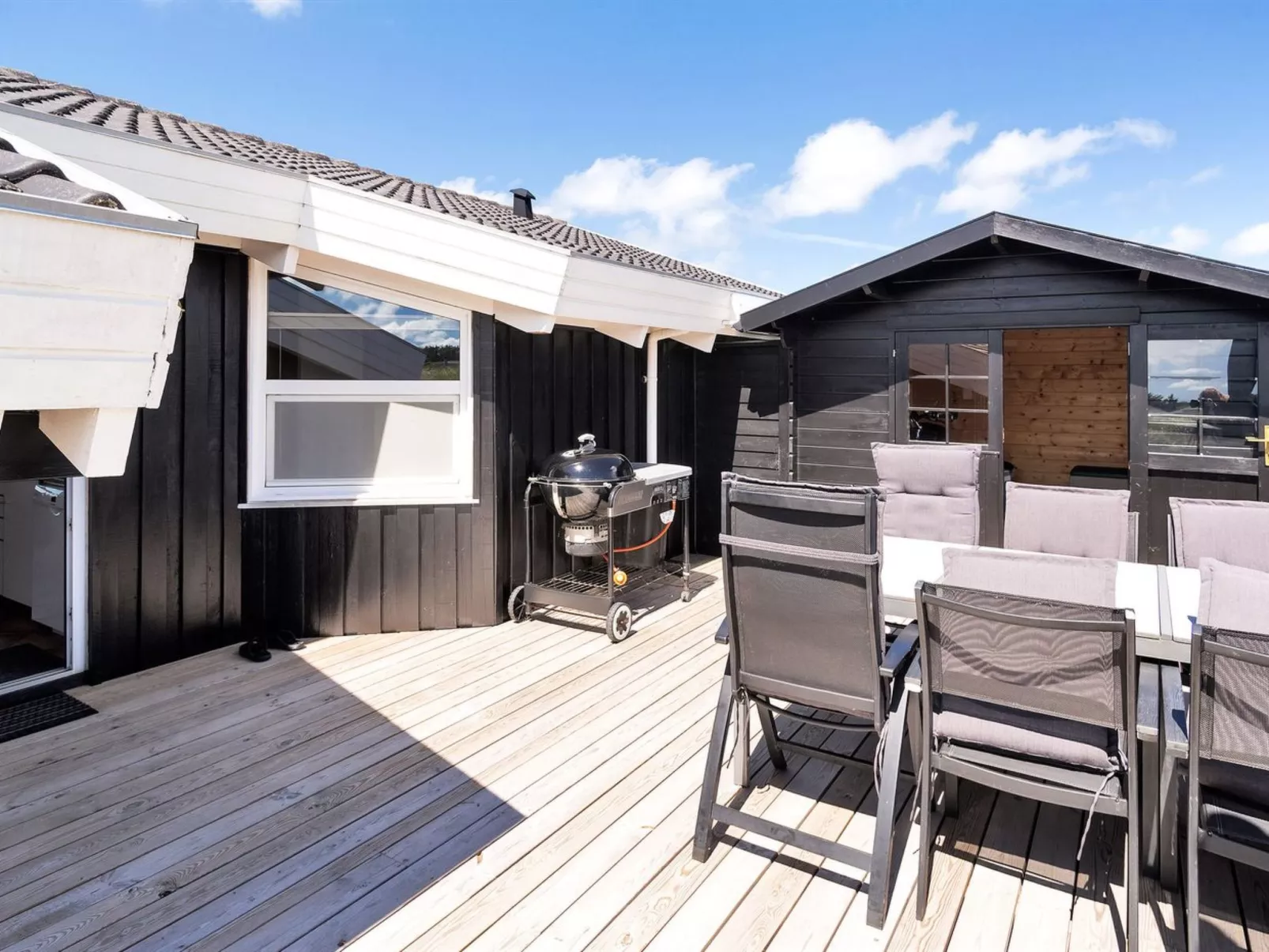 "Elvie" - 200m from the sea