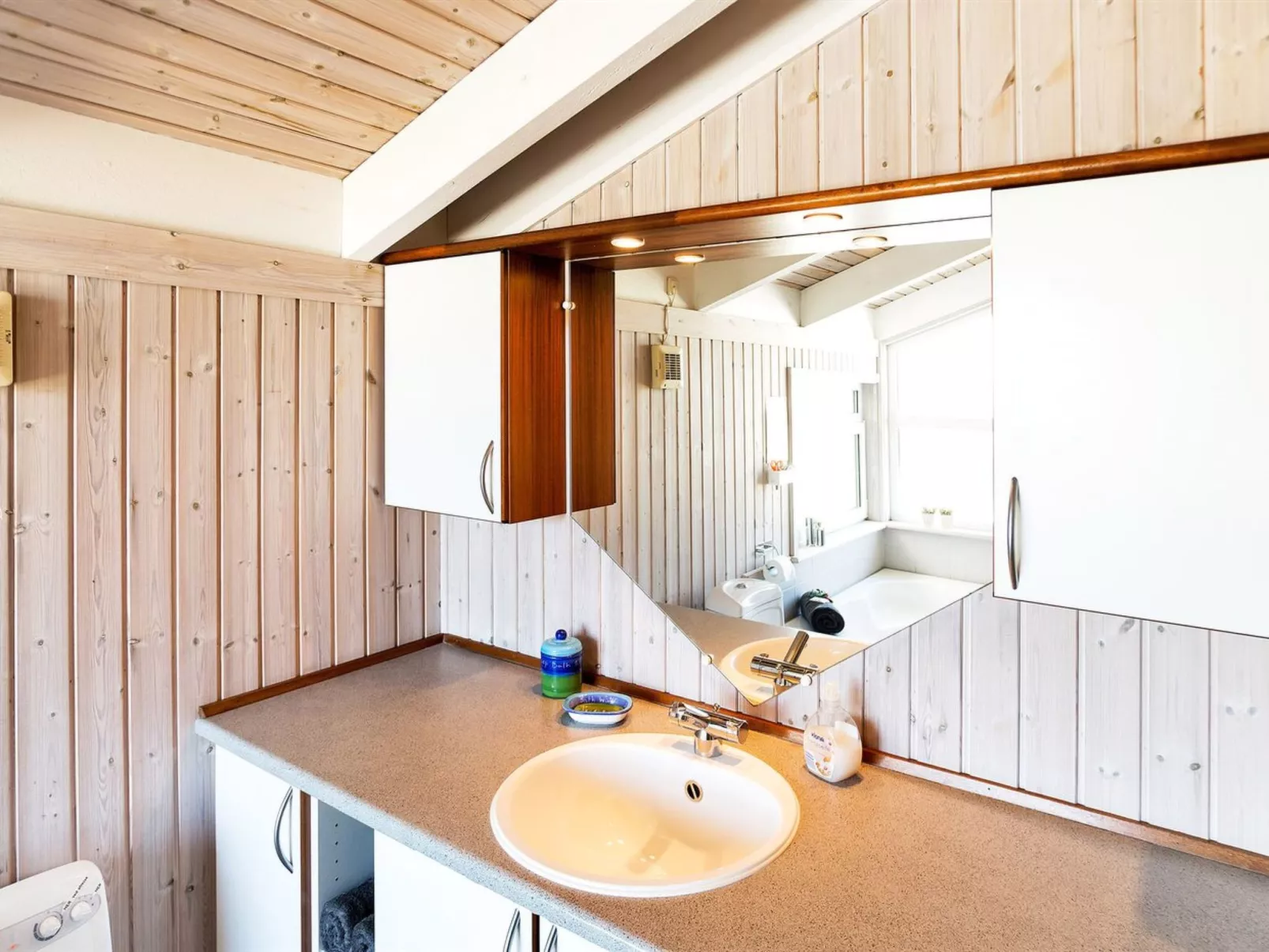 "Elvie" - 200m from the sea-Inside