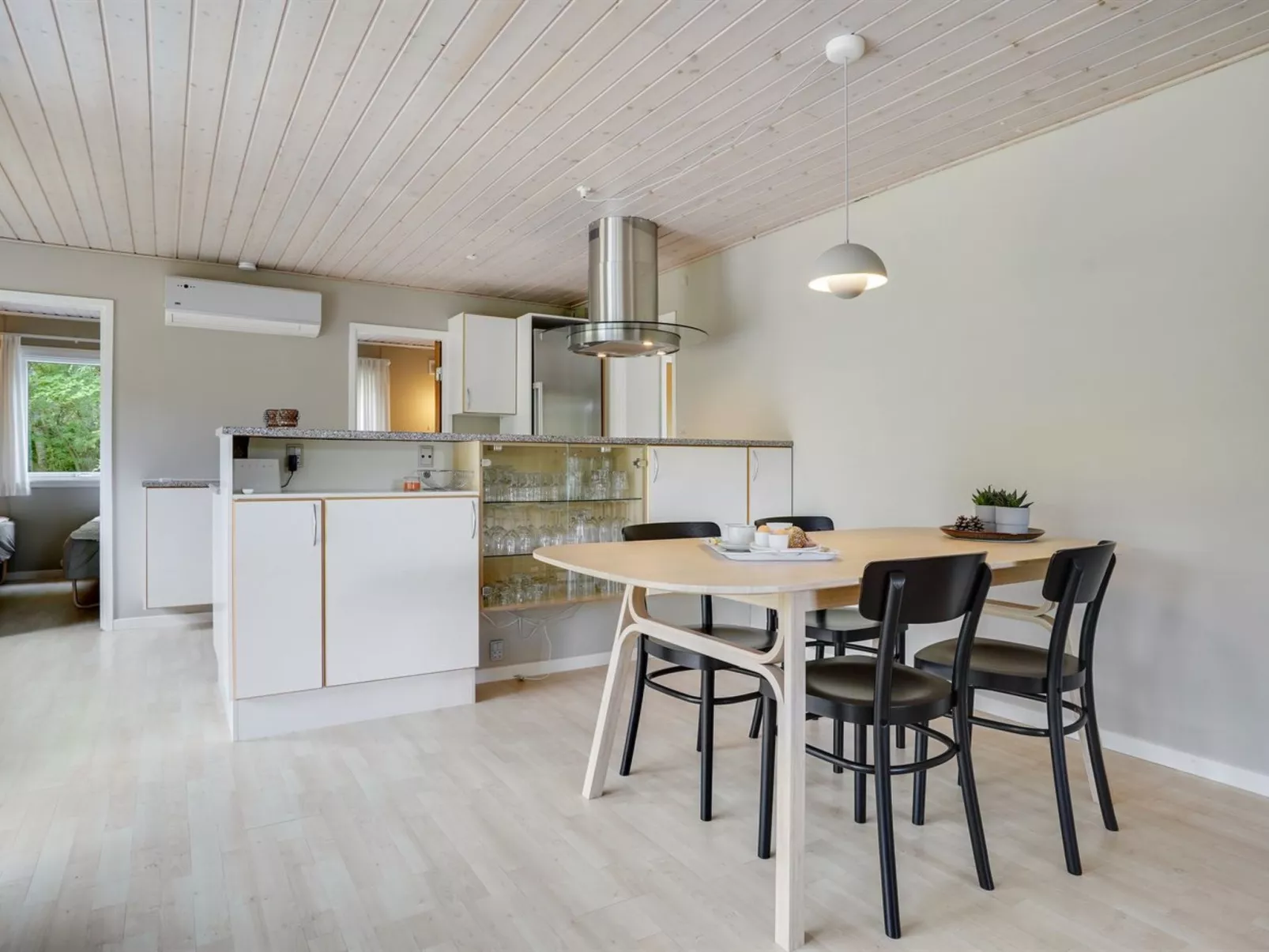 "Nannah" - 250m from the sea-Inside