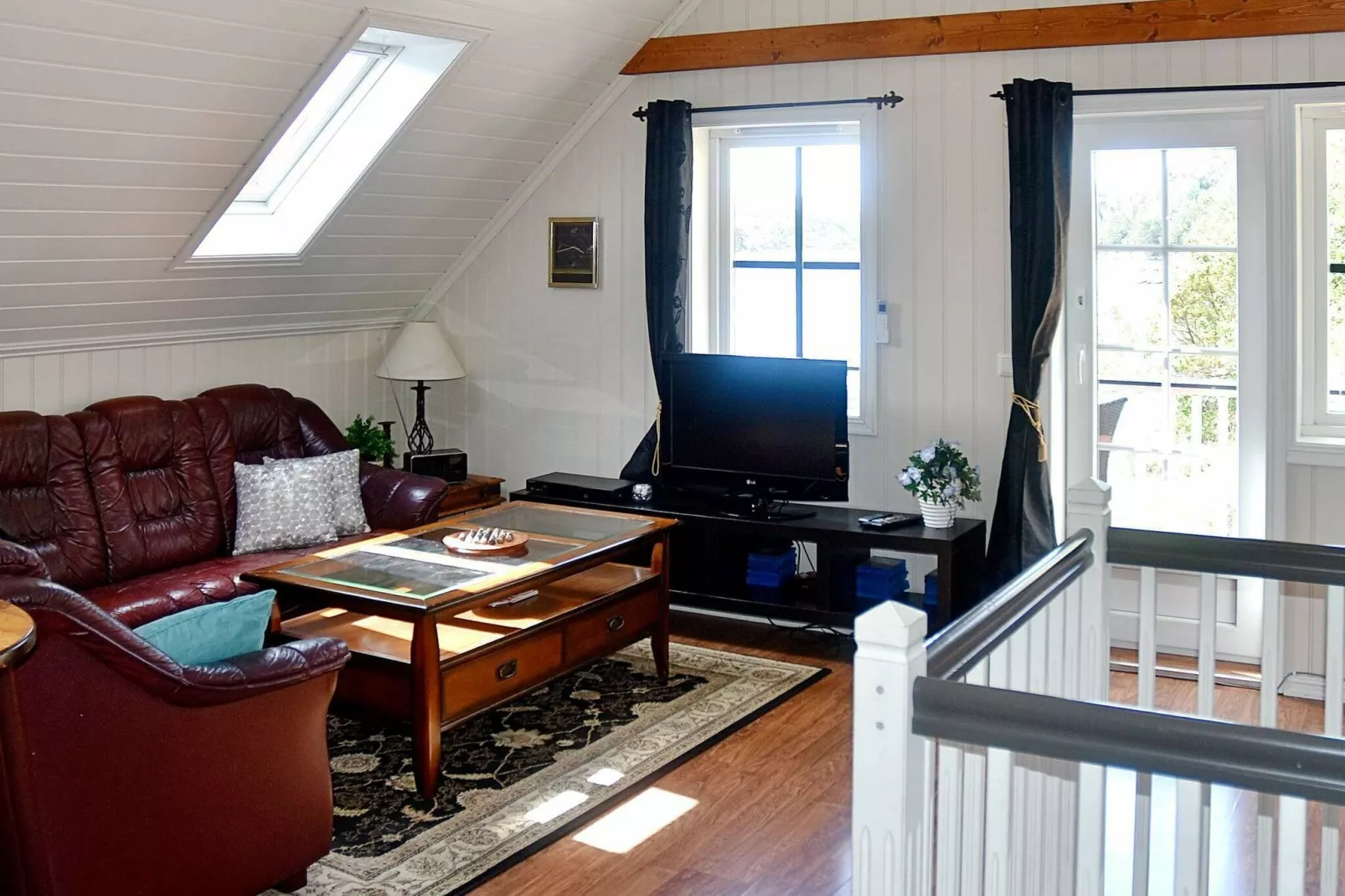 15660 - URA-Indoor