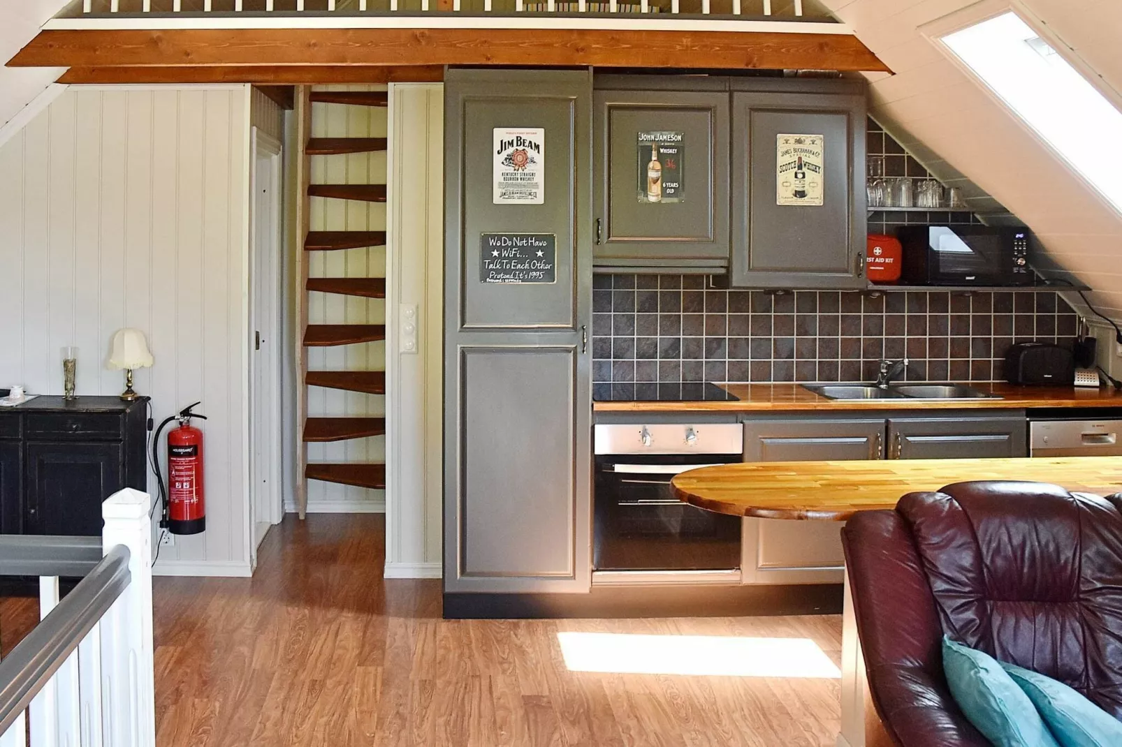 15660 - URA-Indoor