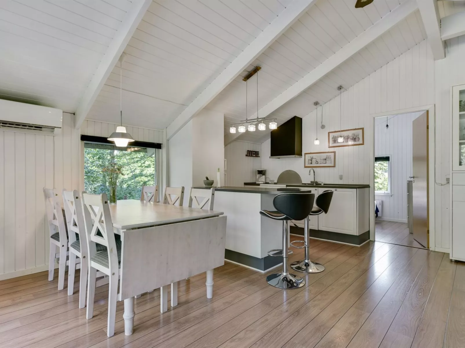 "Yngve" - 56.5km from the sea-Inside