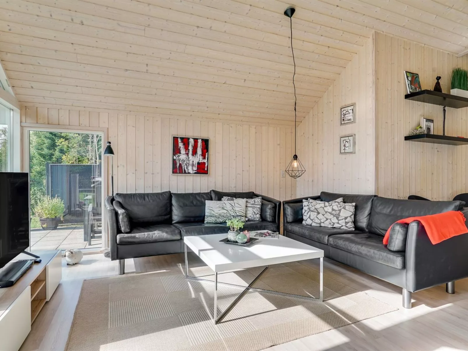 "Agved" - 1.5km from the sea-Inside