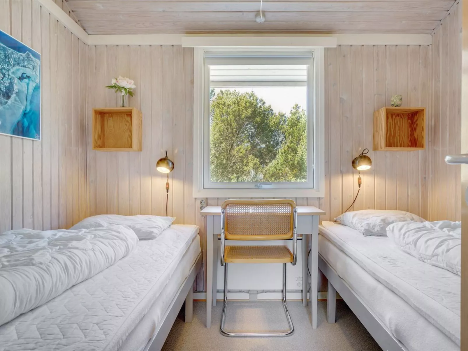 "Hrefna" - 350m from the sea-Inside