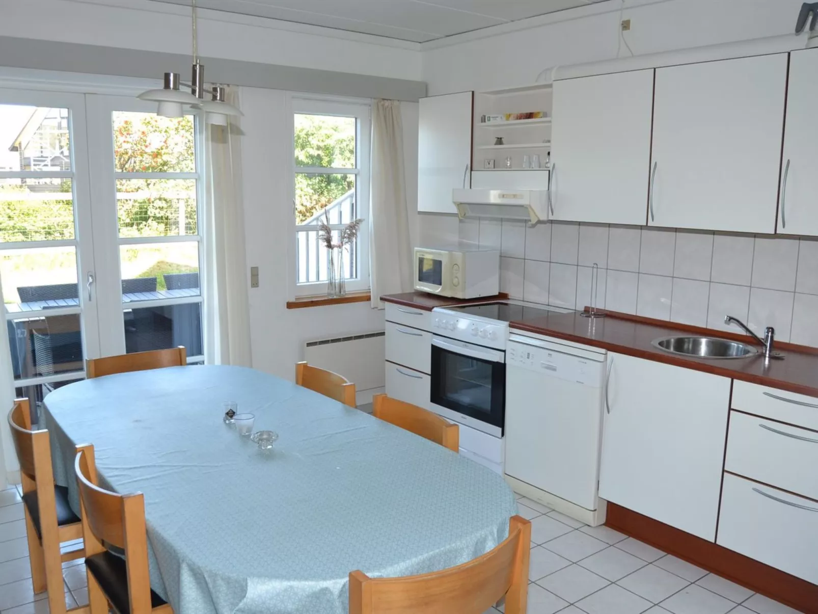 "Ester" - 2.3km from the sea-Drinnen