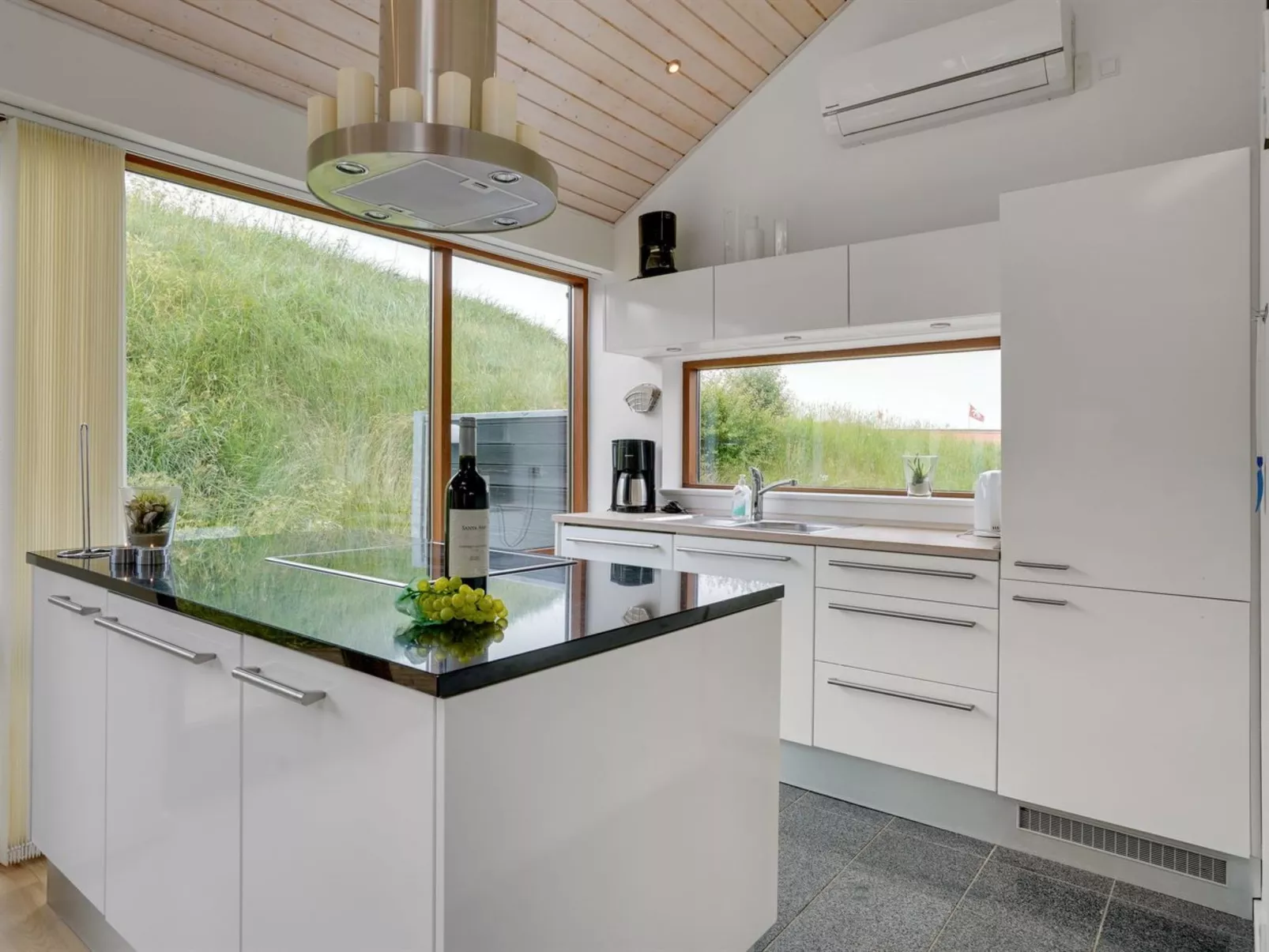 "Elara" - 200m from the sea-Inside