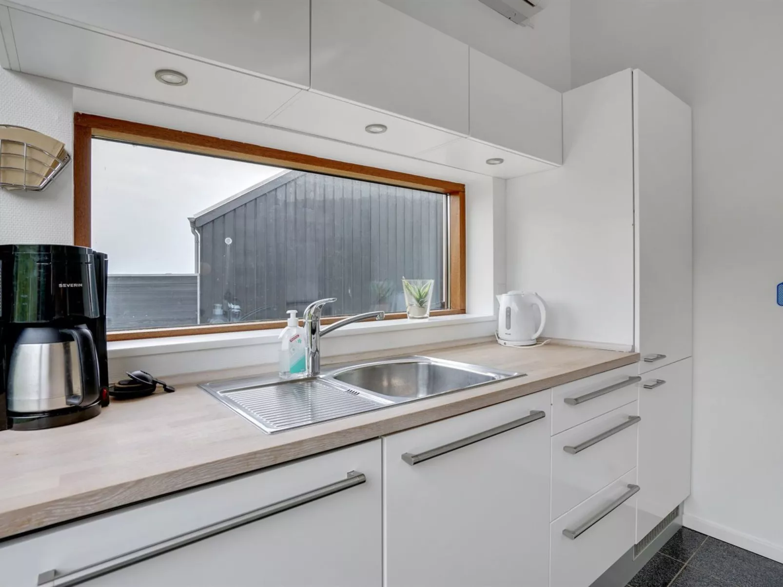 "Elara" - 200m from the sea-Inside