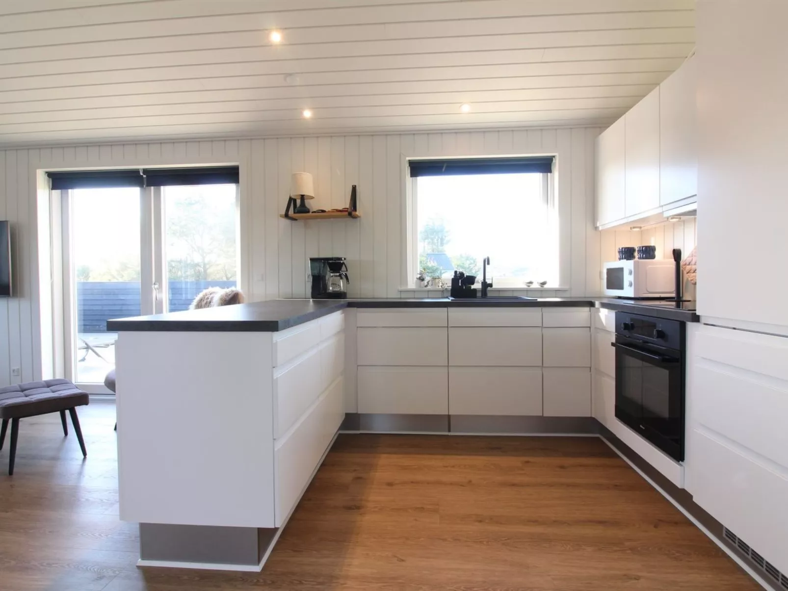 "Kamp" - 700m from the sea-Drinnen