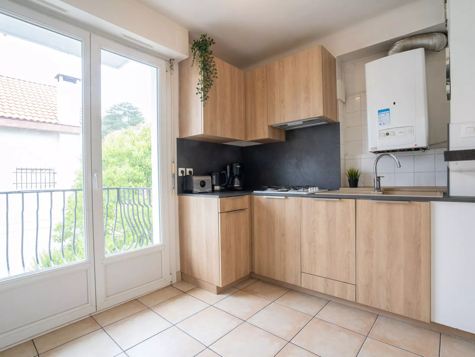 Avenue de Biarritz-Inside