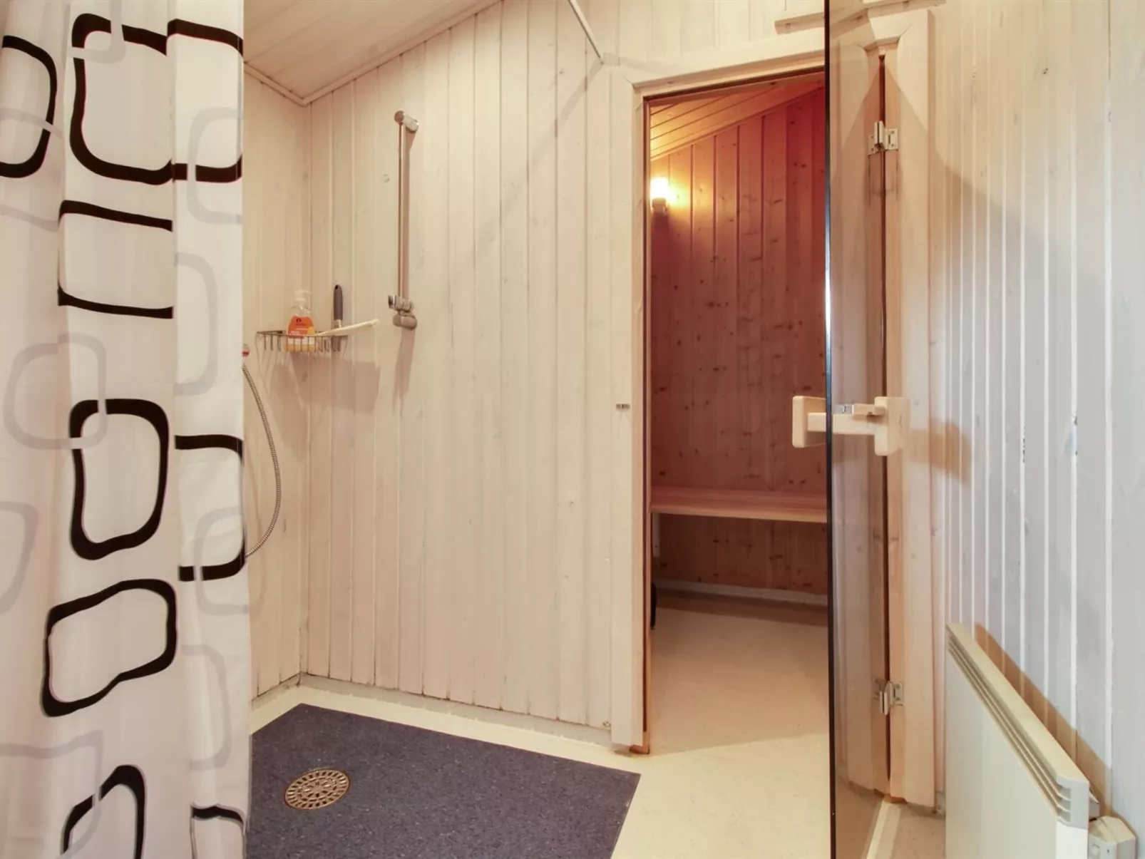 "Gitten" - 600m from the sea-Inside