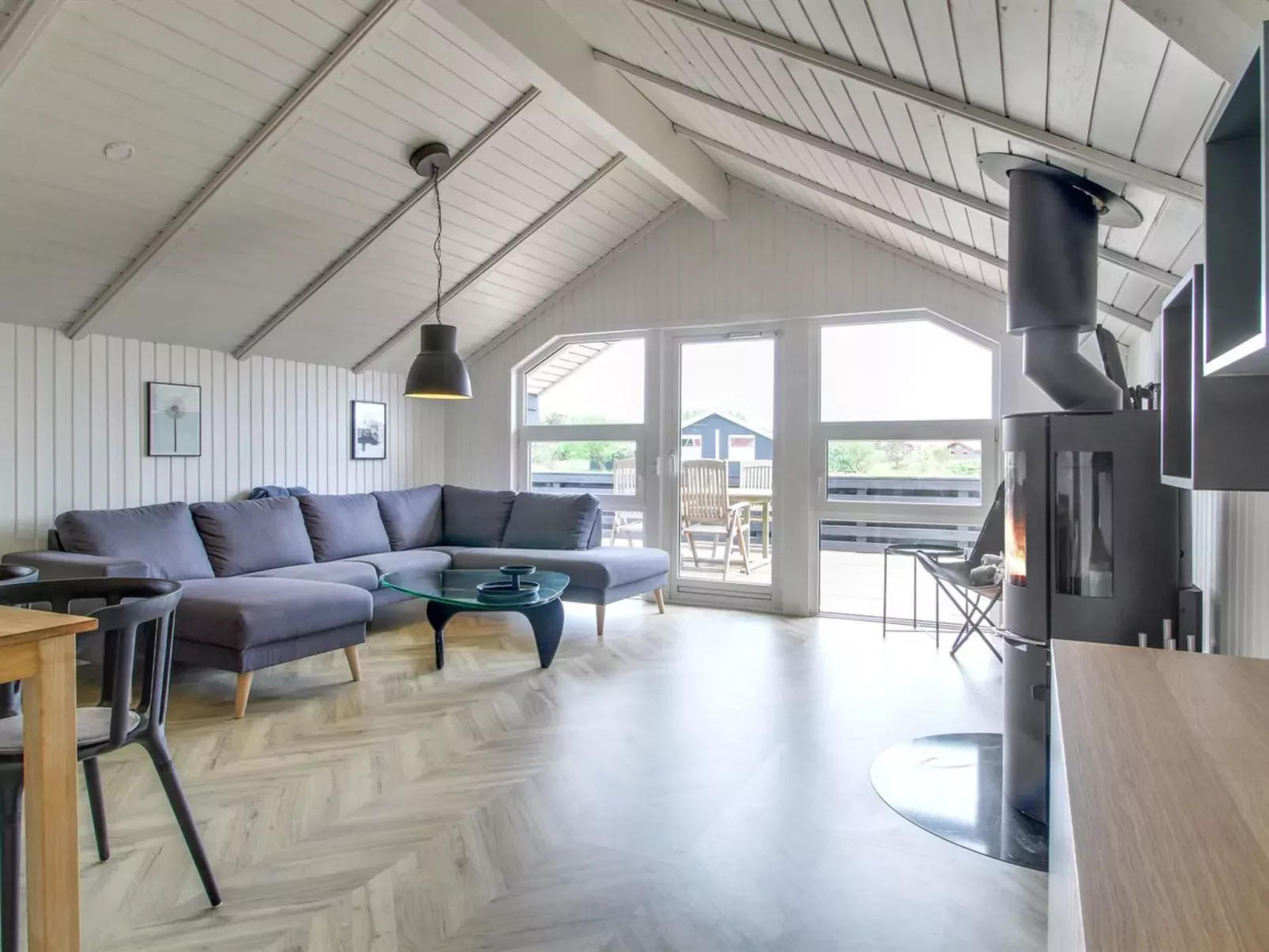 "Skyler" - 1km from the sea-Inside